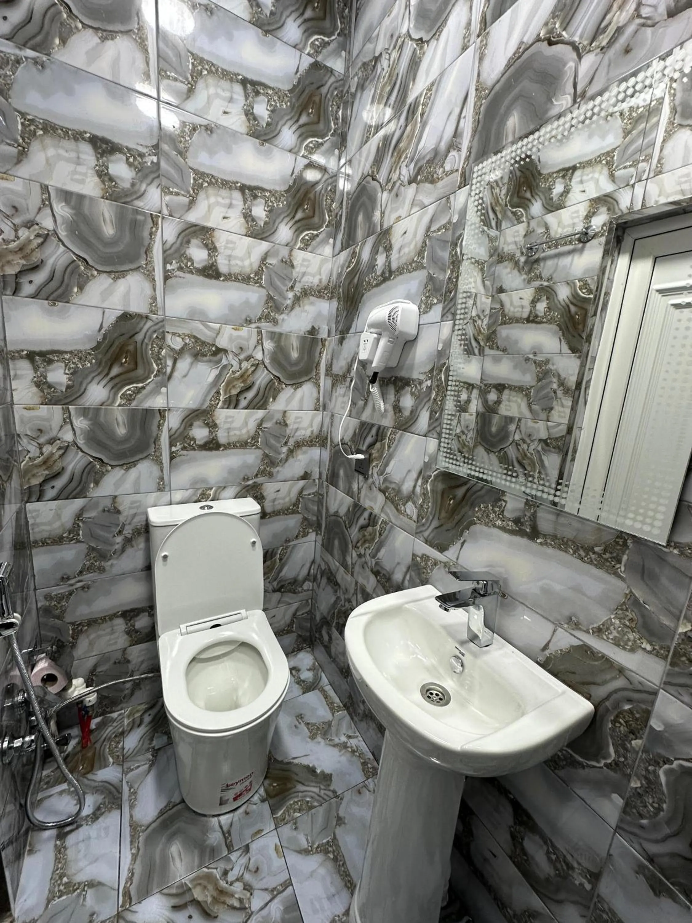 Shower in Nemi Museum Hotel Baku Nz