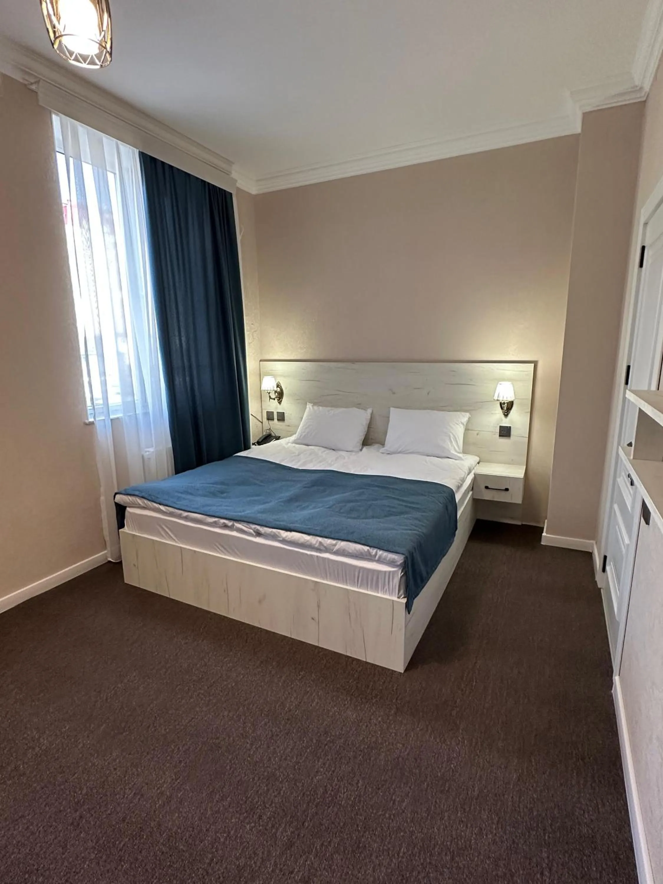 Bed in Nemi Museum Hotel Baku Nz