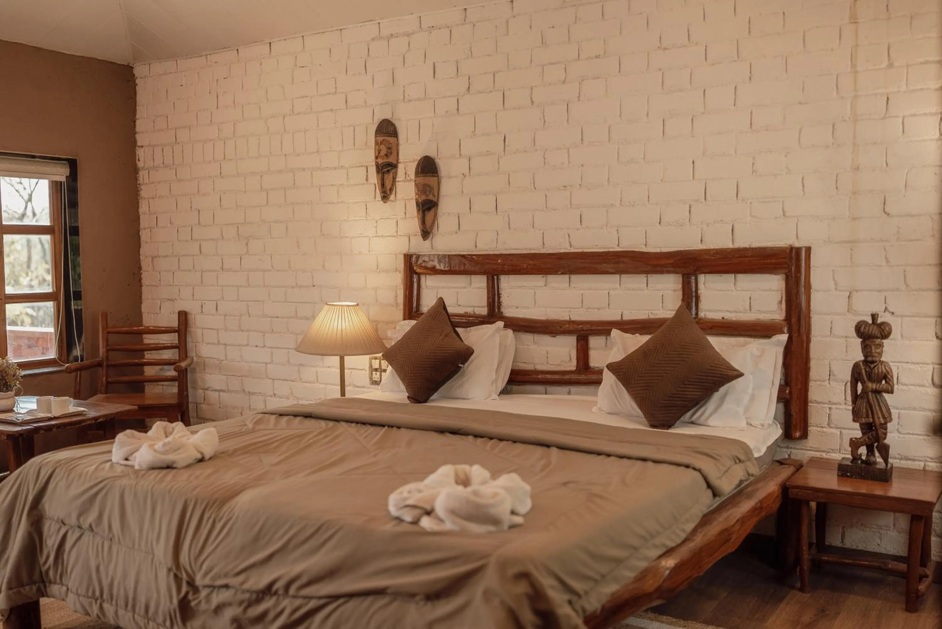 Bedroom, Bed in Wild Woods Tiger Resort