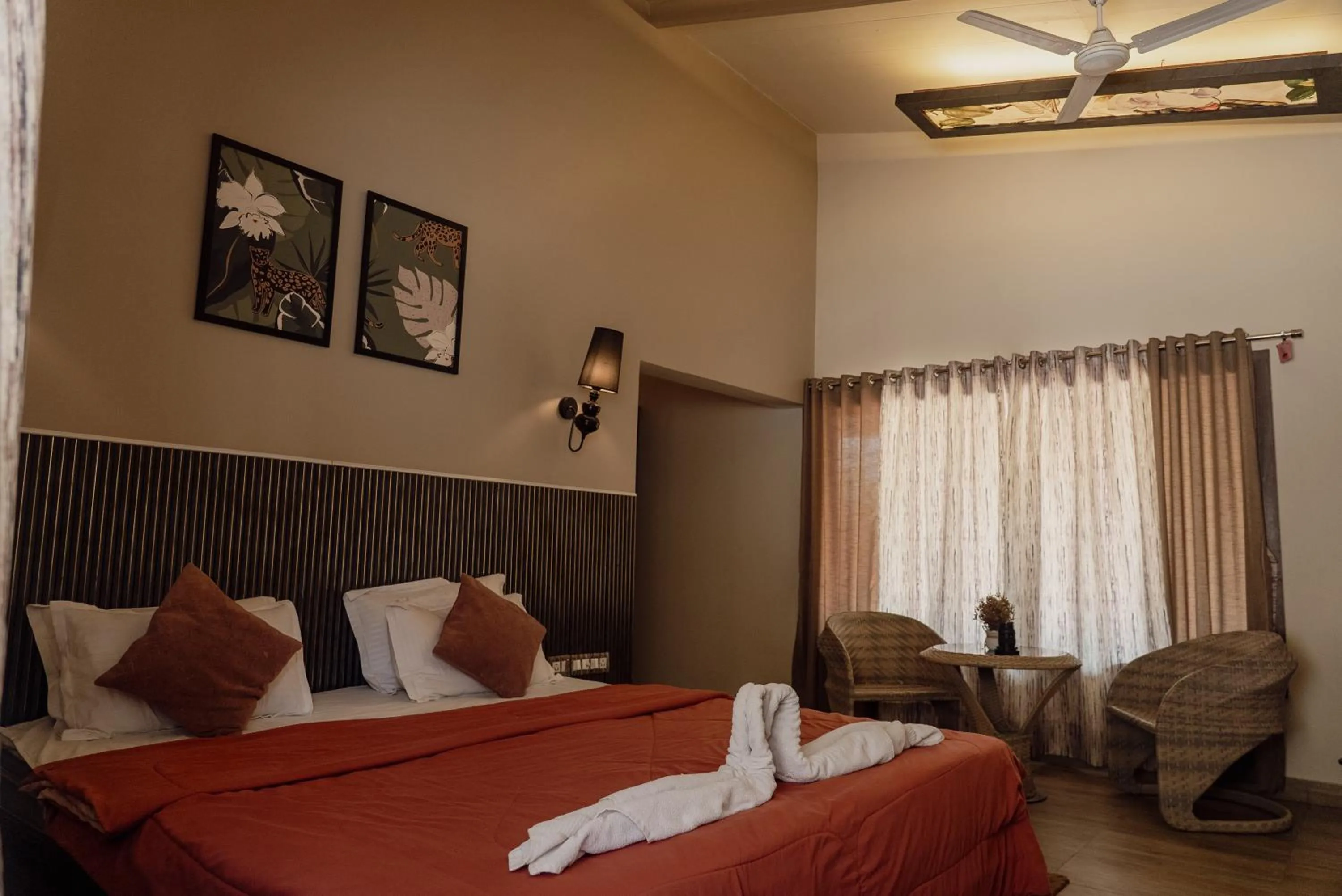 Bedroom, Bed in Wild Woods Tiger Resort