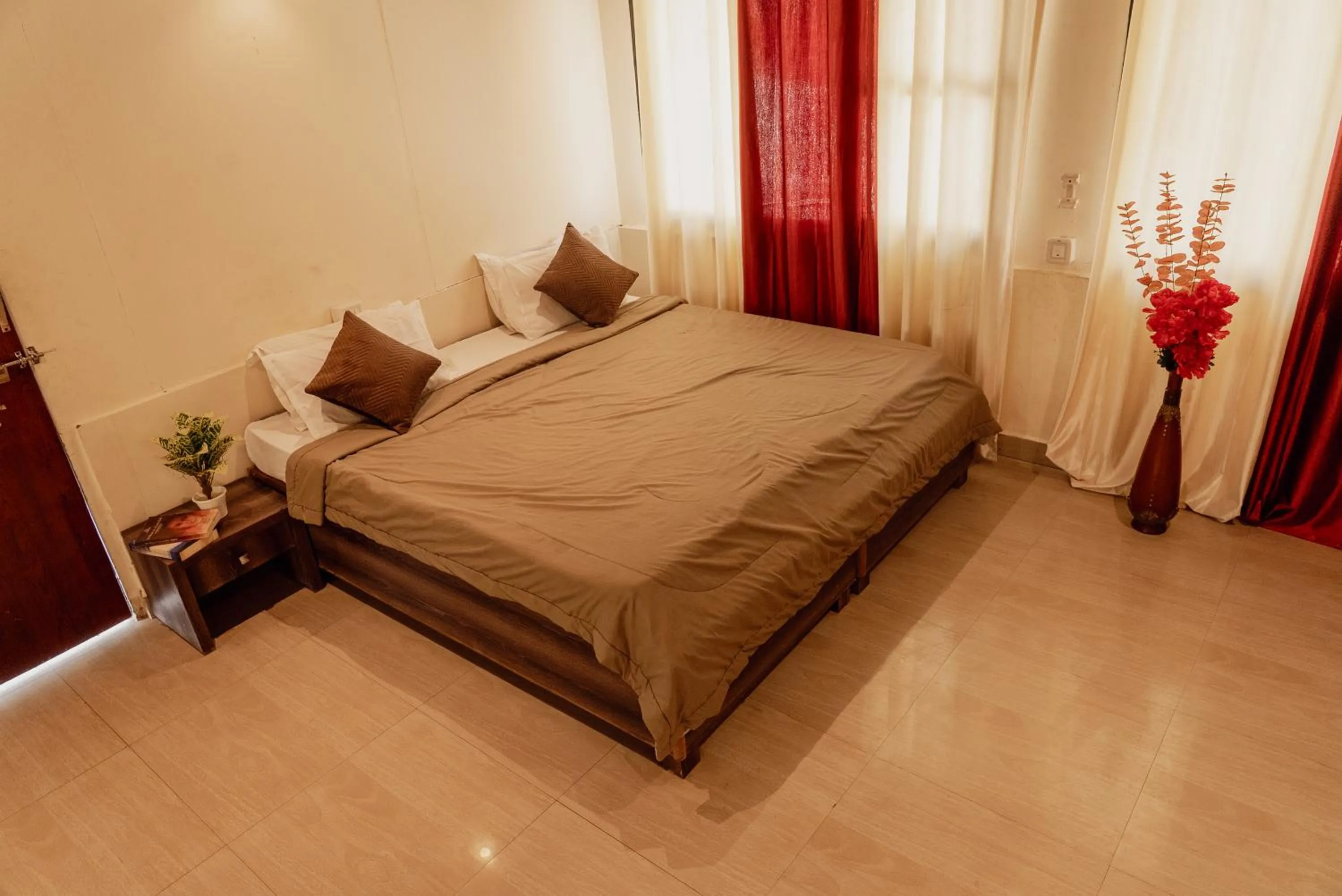 Bedroom, Bed in Wild Woods Tiger Resort