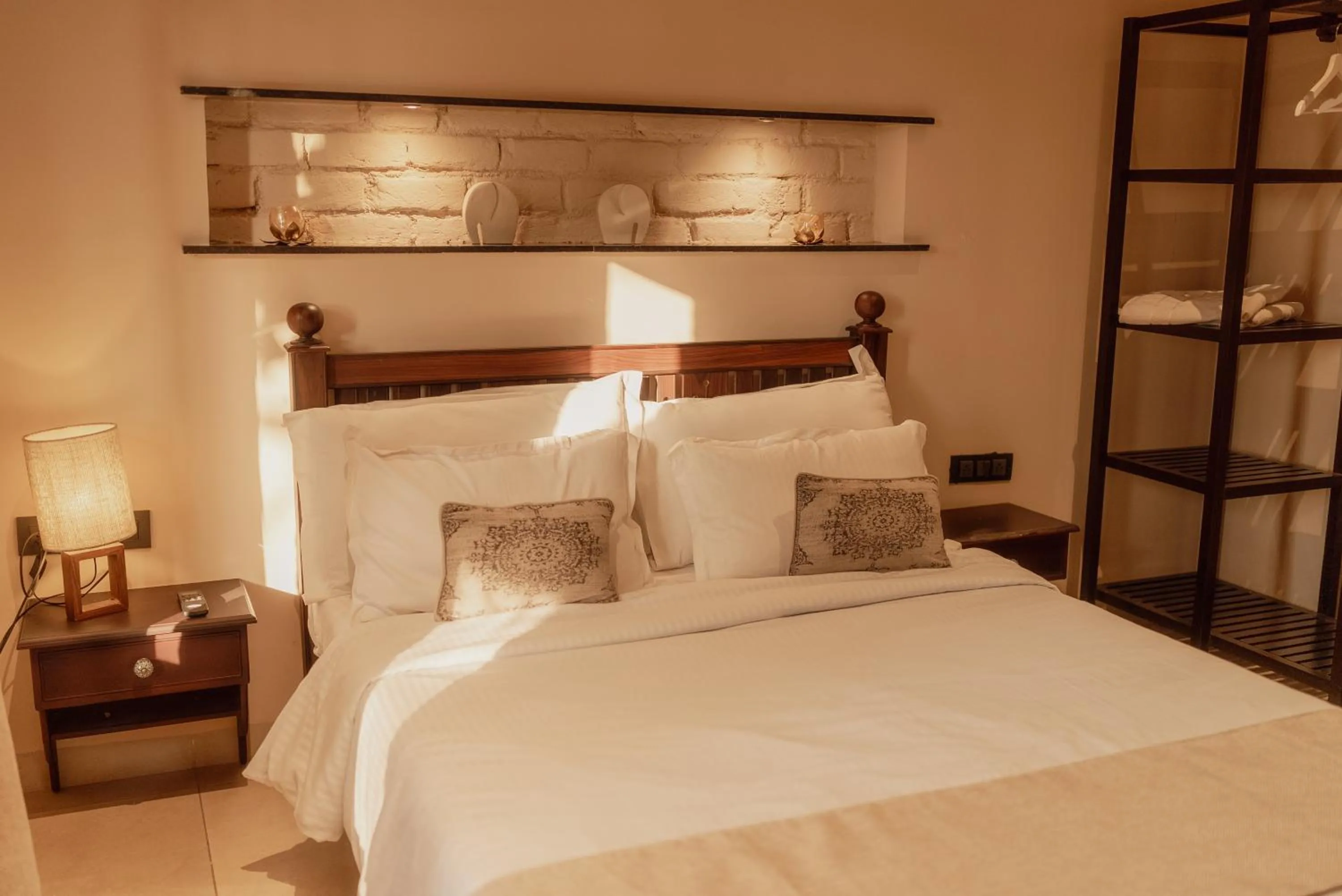Bedroom, Bed in Wild Woods Tiger Resort