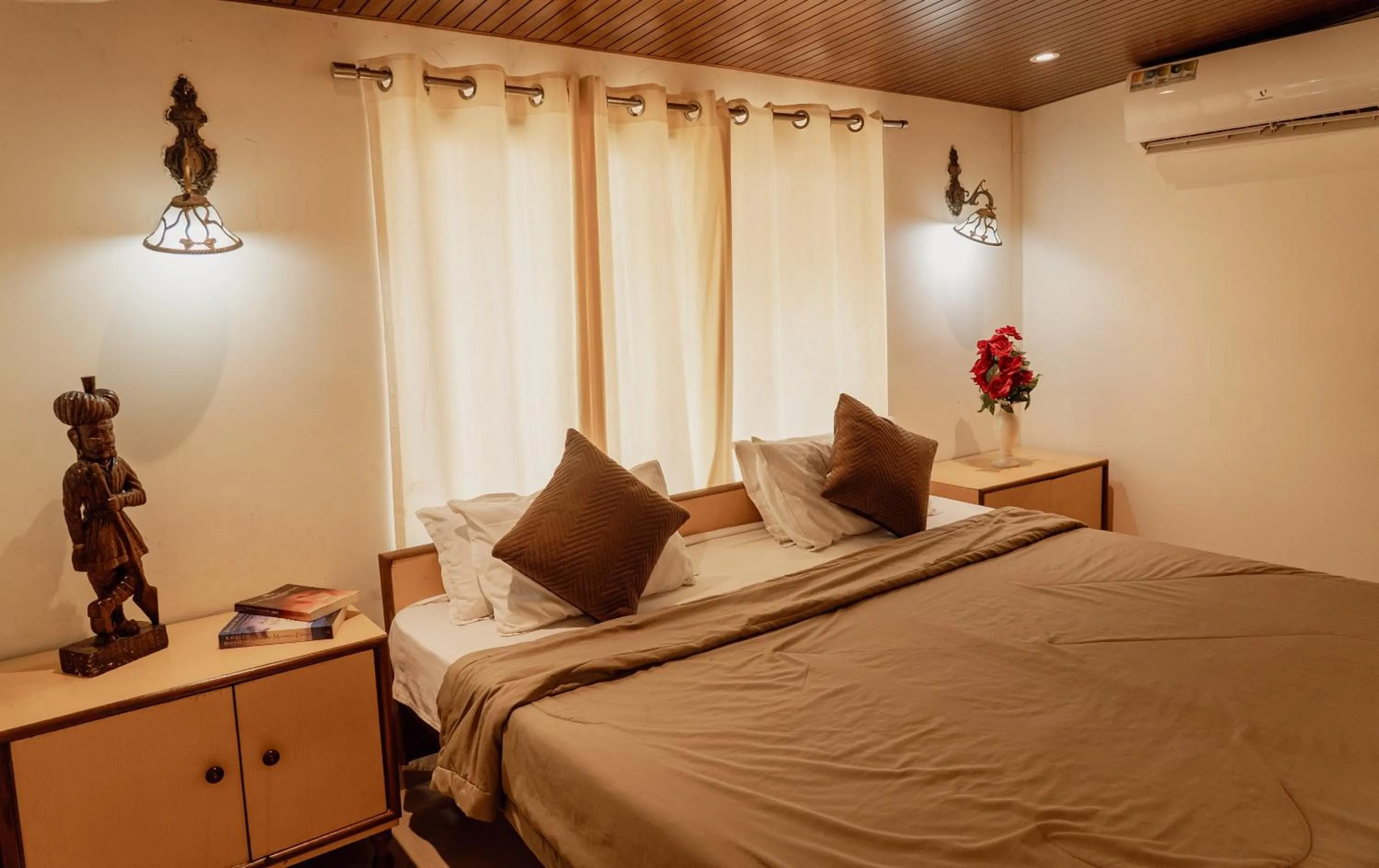 Bed in Wild Woods Tiger Resort