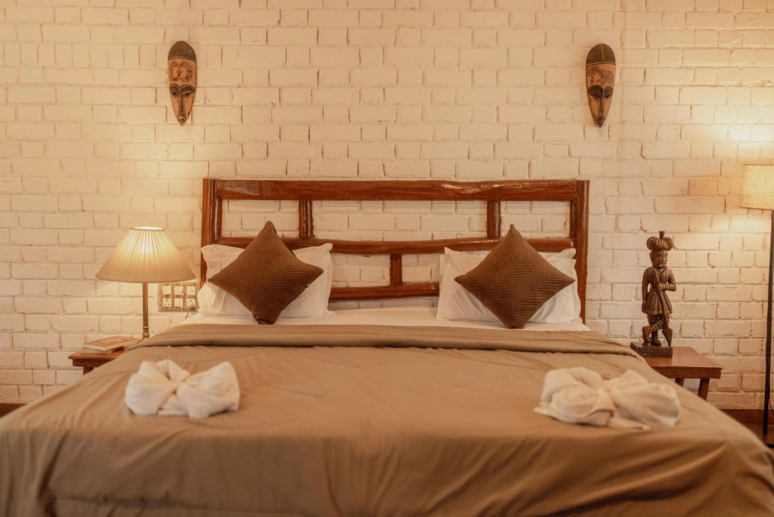 Bedroom, Bed in Wild Woods Tiger Resort