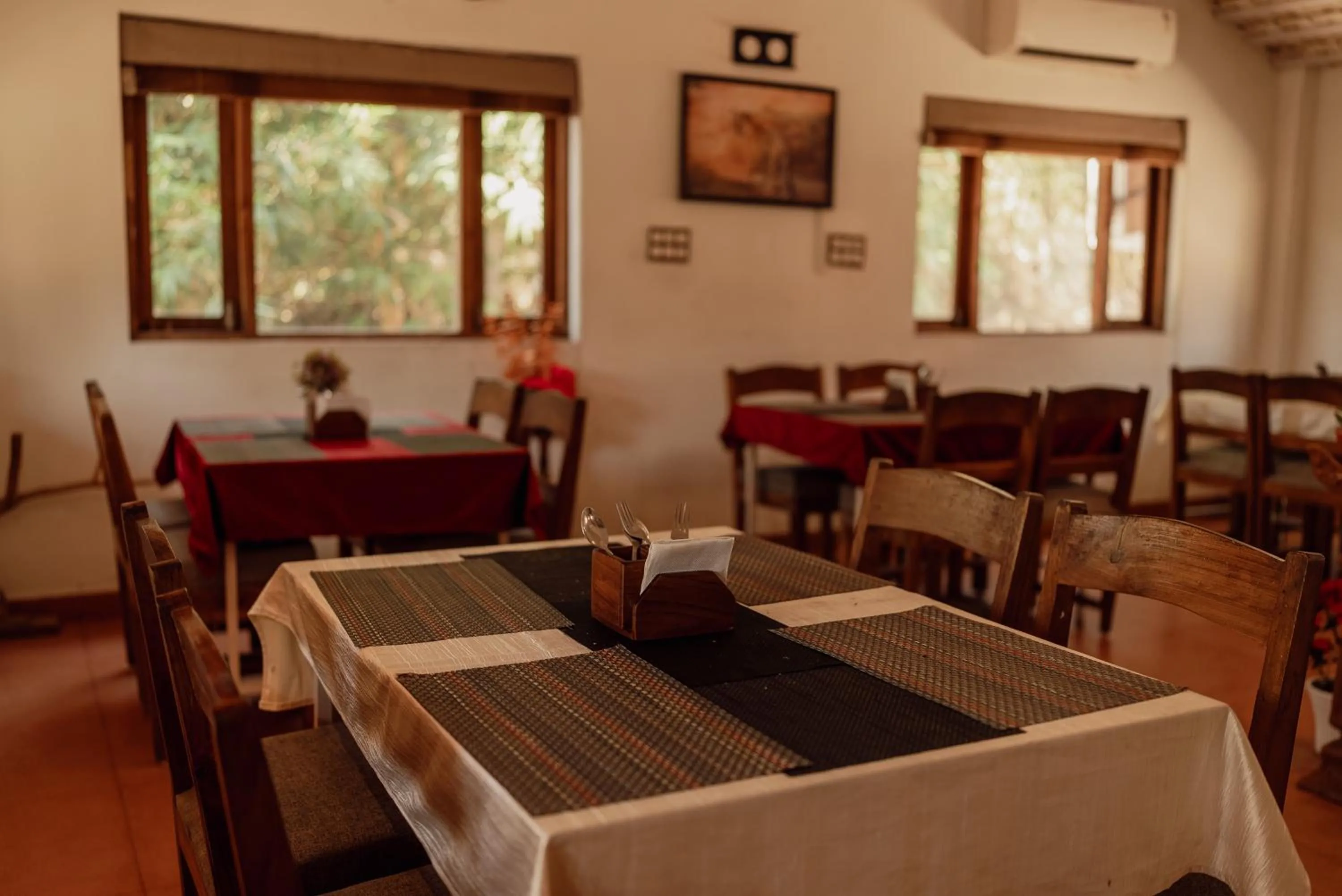 Restaurant/places to eat in Wild Woods Tiger Resort