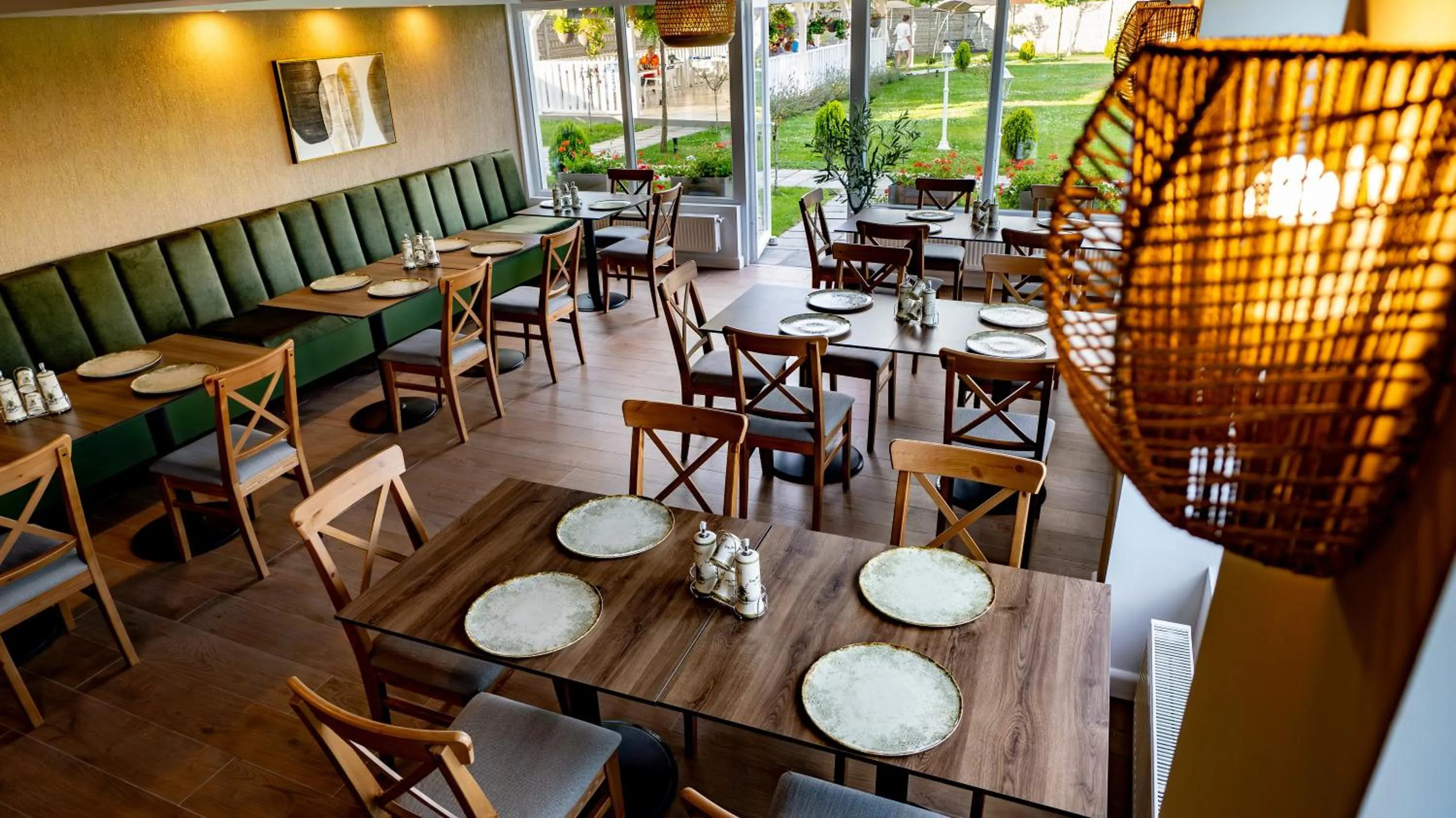 Restaurant/places to eat in Pensiunea Sarmis Cristal