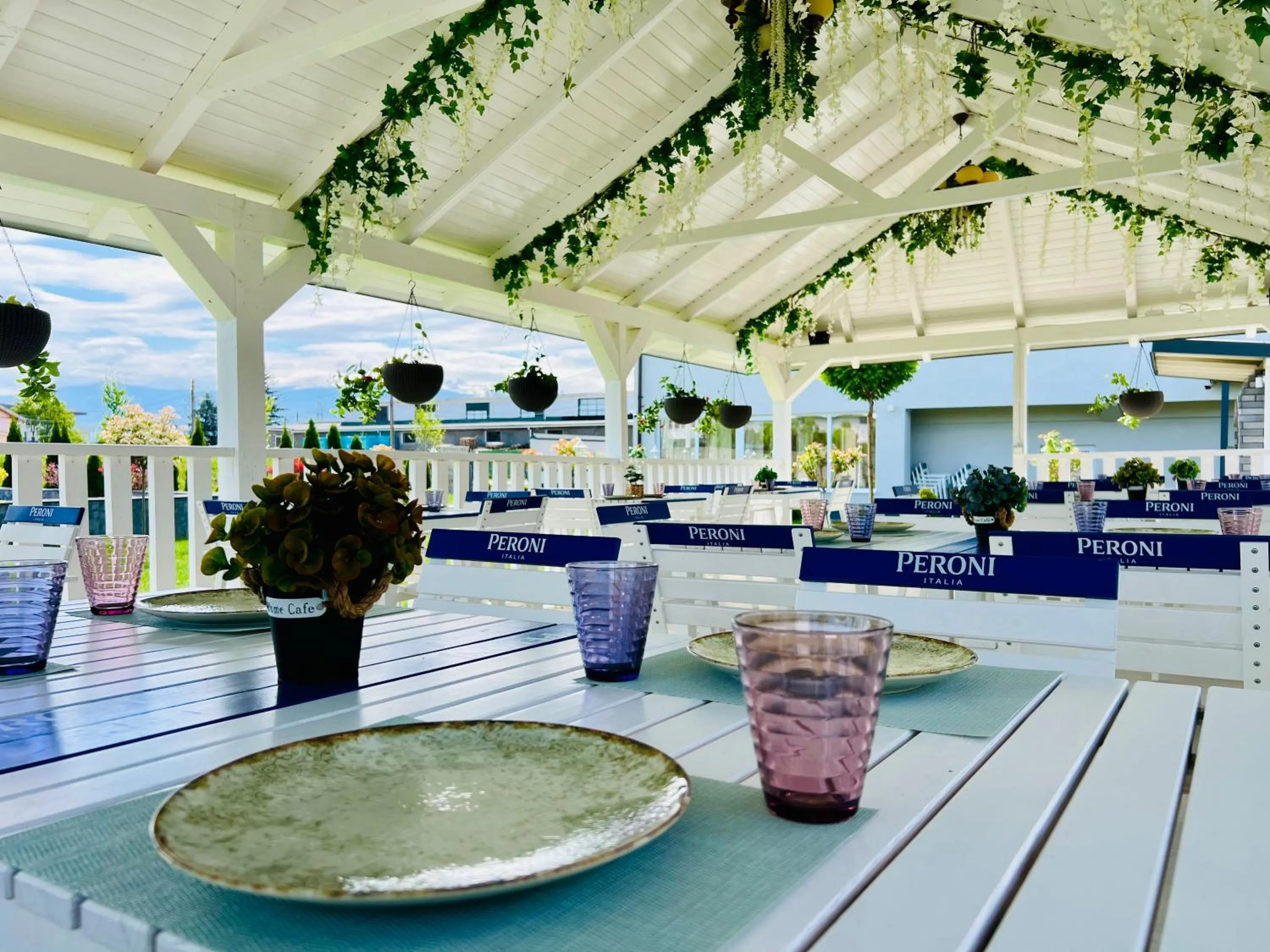 Restaurant/places to eat in Pensiunea Sarmis Cristal