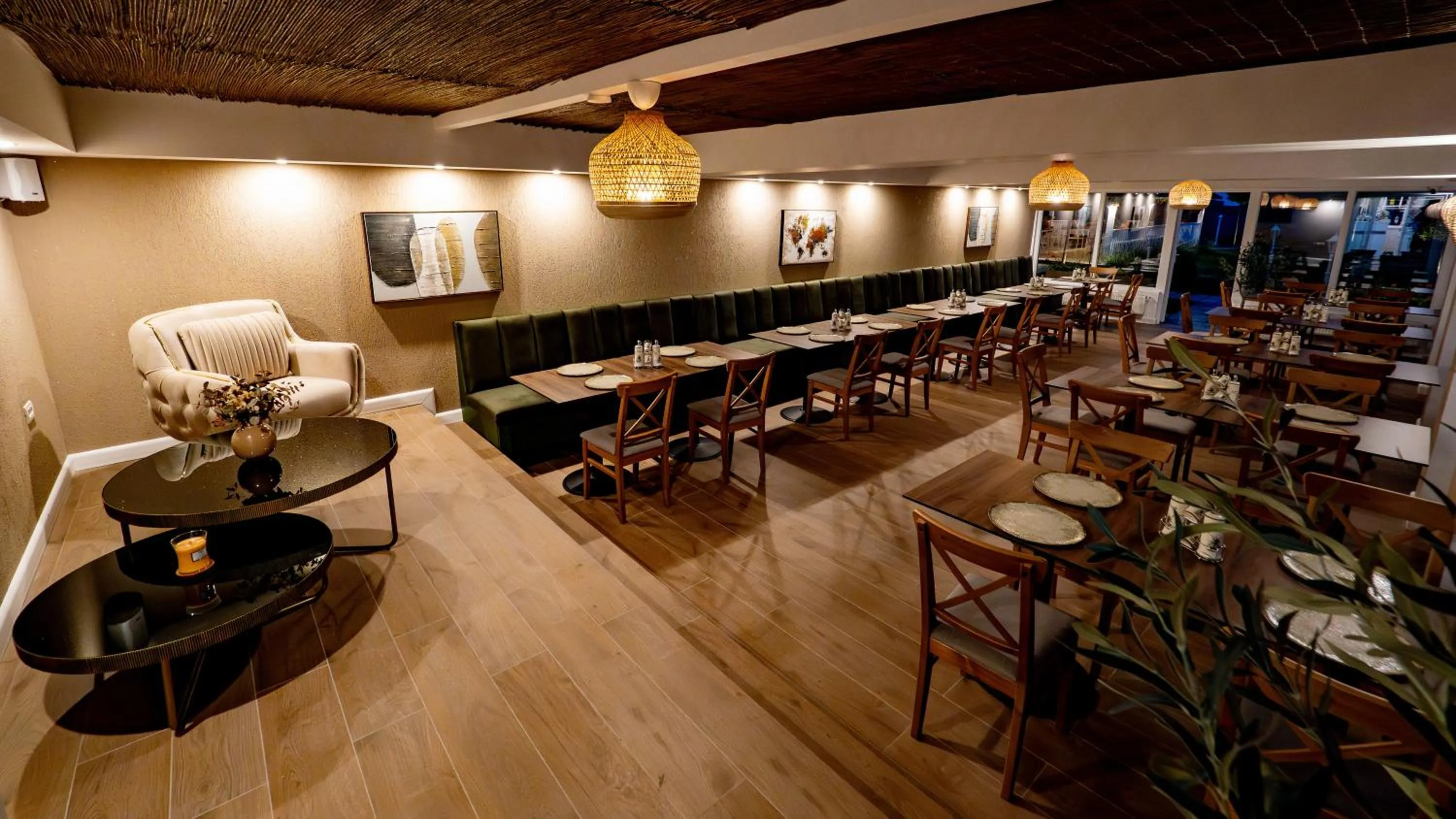 Restaurant/places to eat in Pensiunea Sarmis Cristal