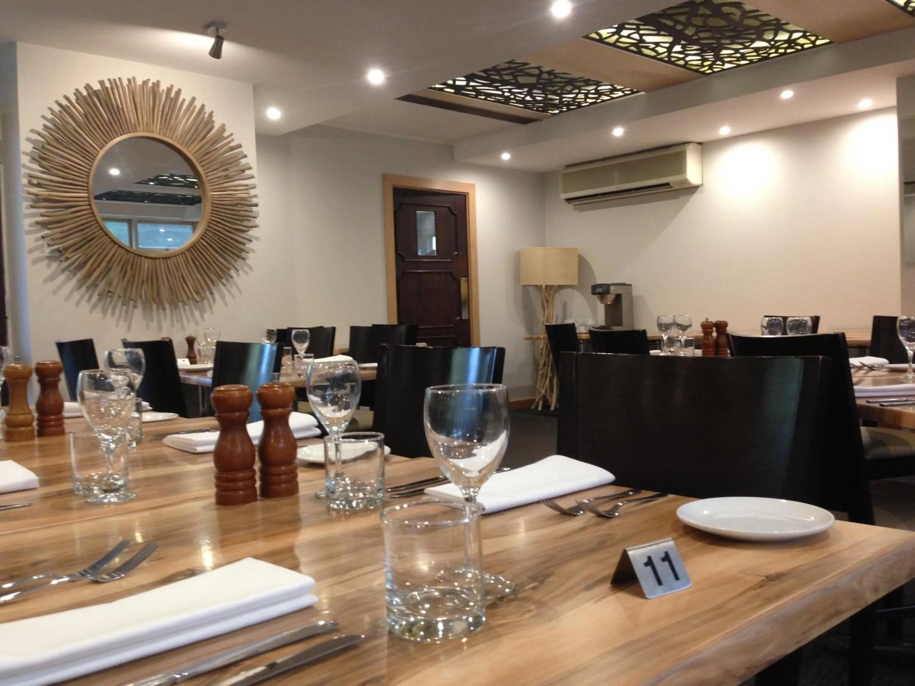 Restaurant/places to eat in Park Motor Inn