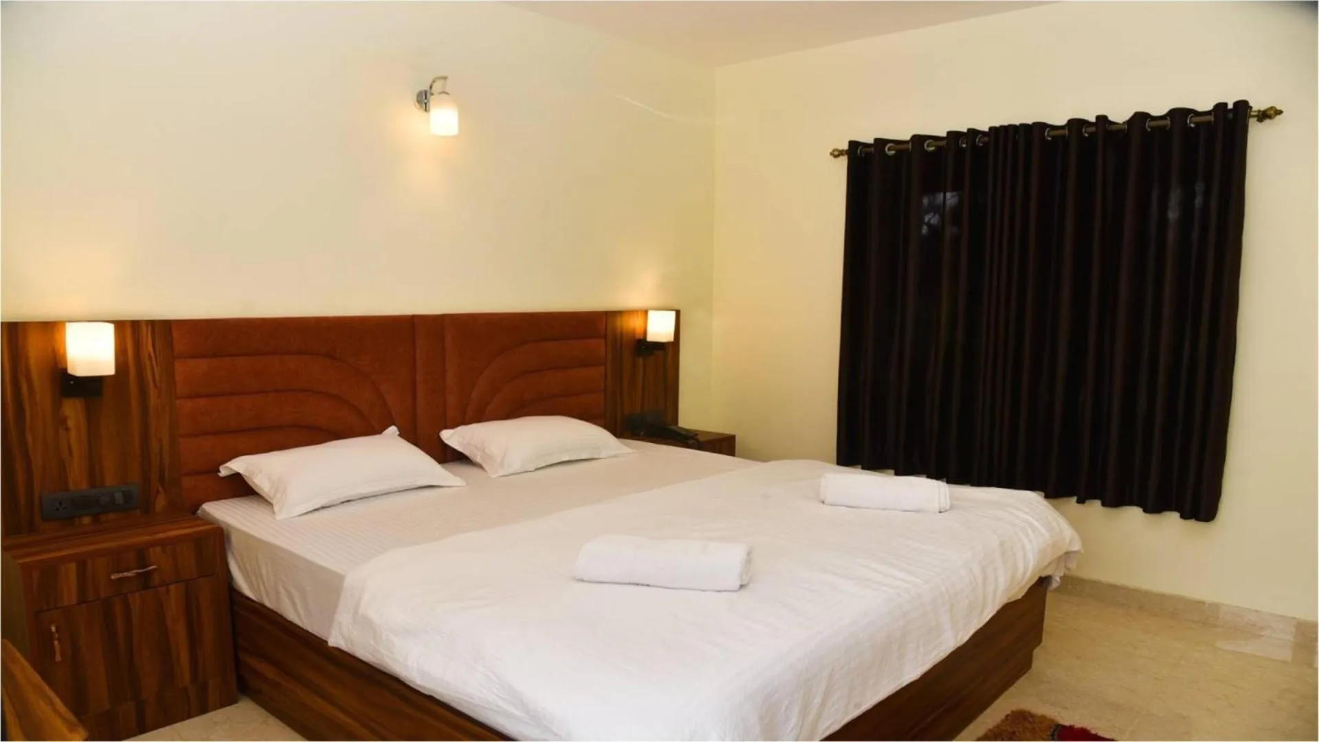 Bed in Eden Stay - Goa