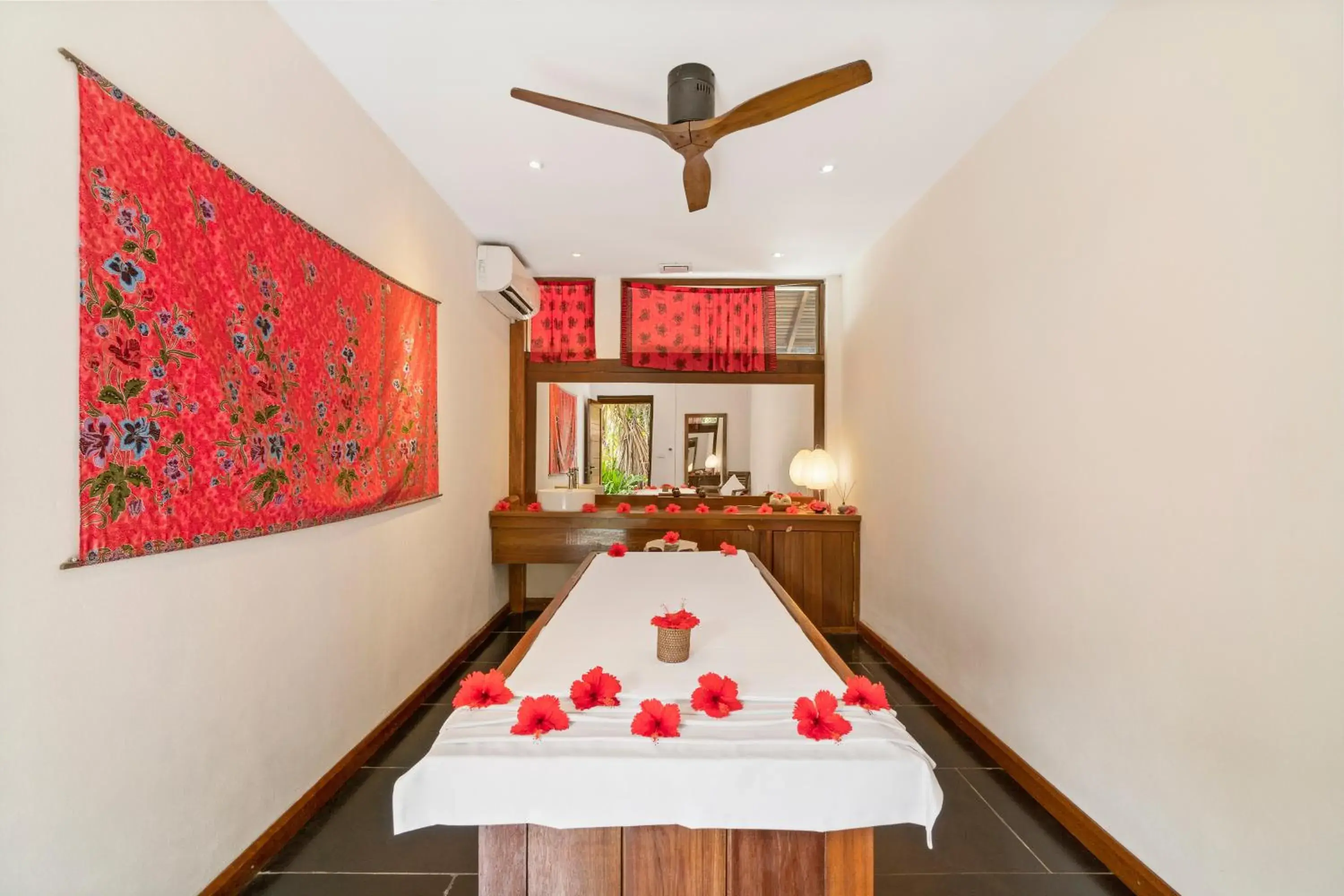 Property building, Bed in The Barefoot Eco Hotel Property building, Bed in The Barefoot Eco Hotel