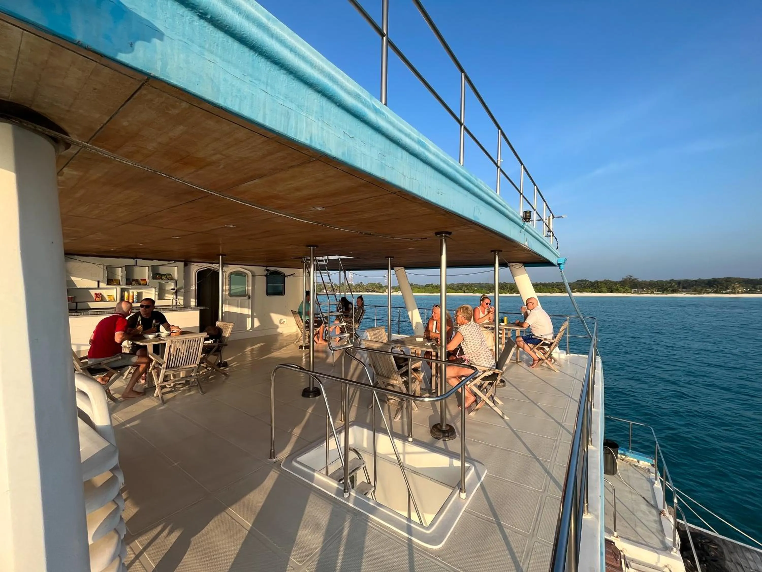 Lounge or bar in The Barefoot Eco Hotel