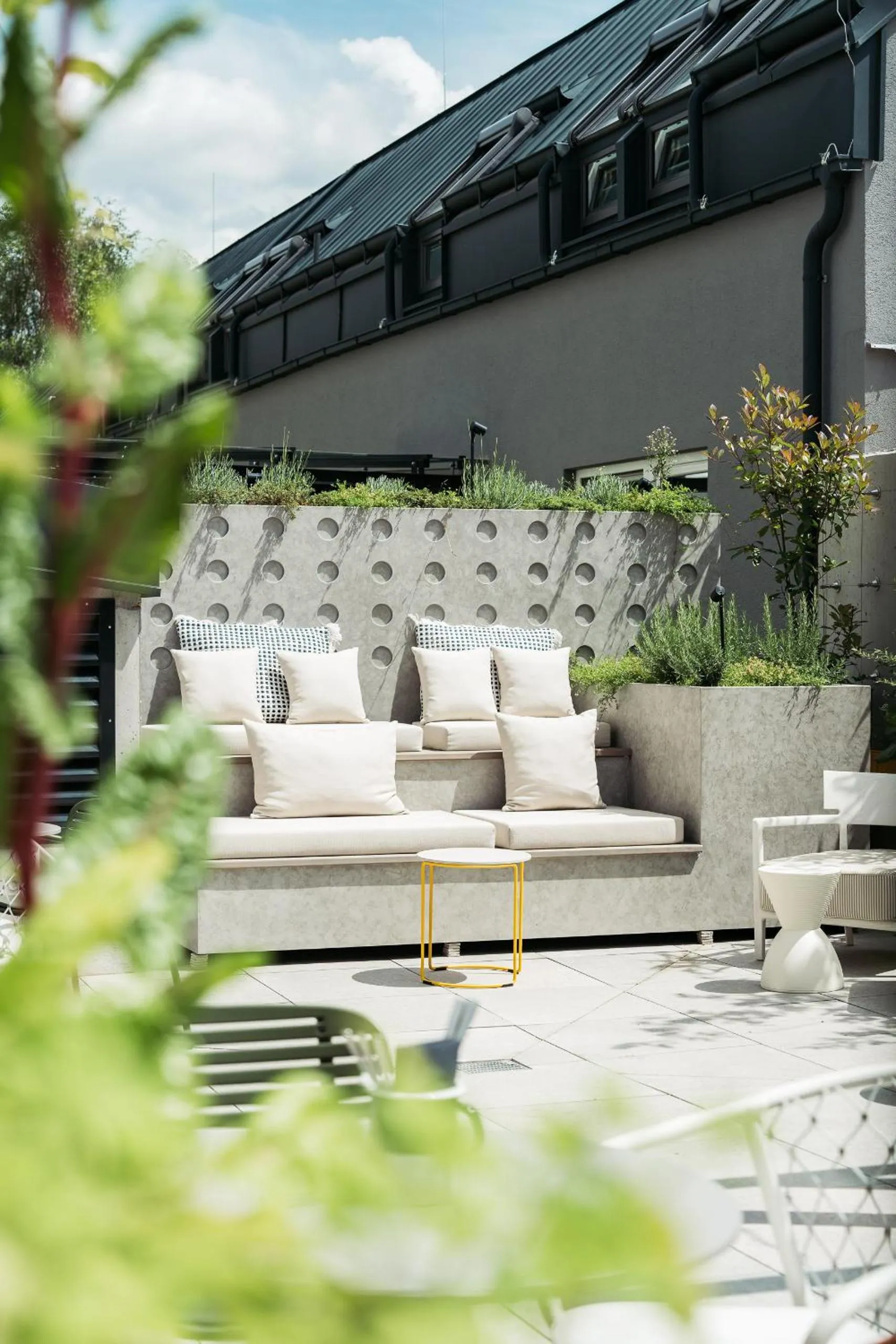 Garden in Hotel Schani UNO City