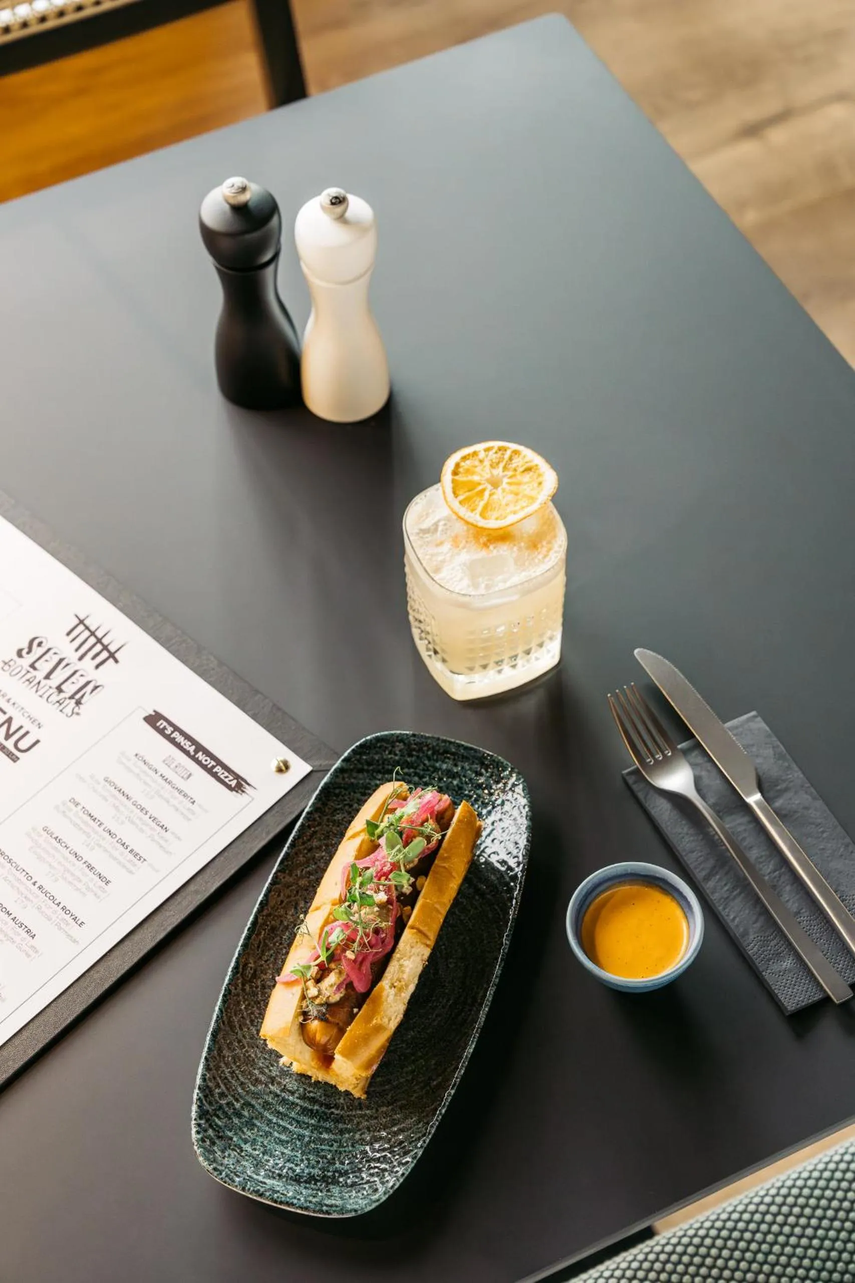 Restaurant/places to eat in Hotel Schani UNO City