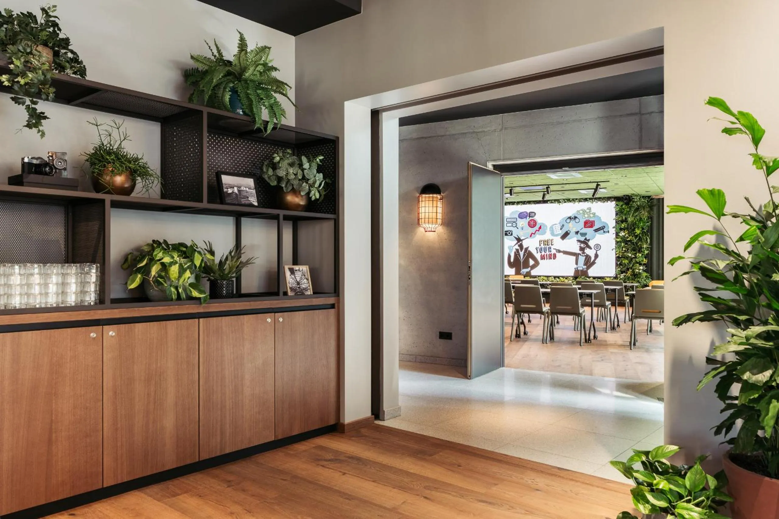 Business facilities in Hotel Schani UNO City