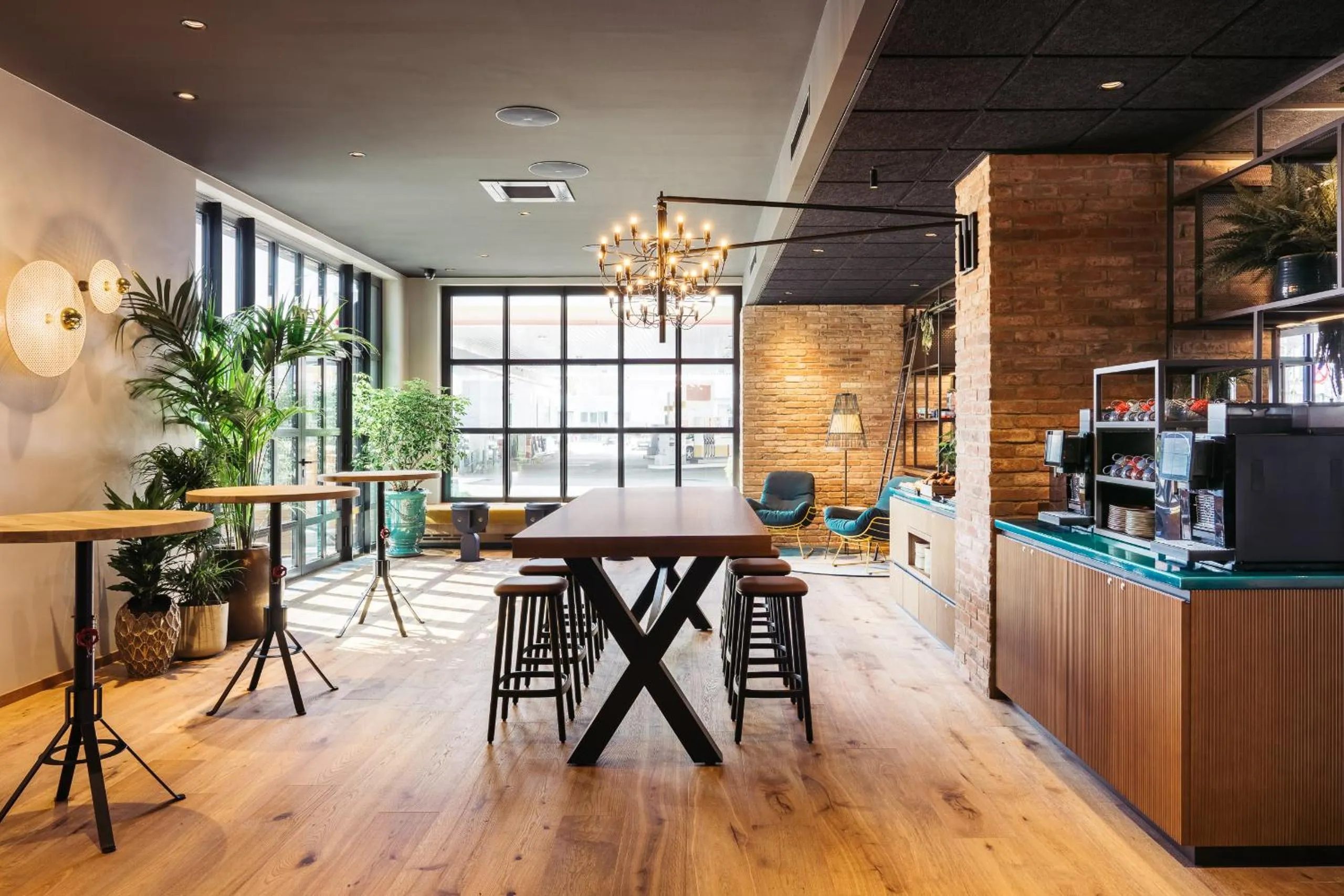 Business facilities in Hotel Schani UNO City