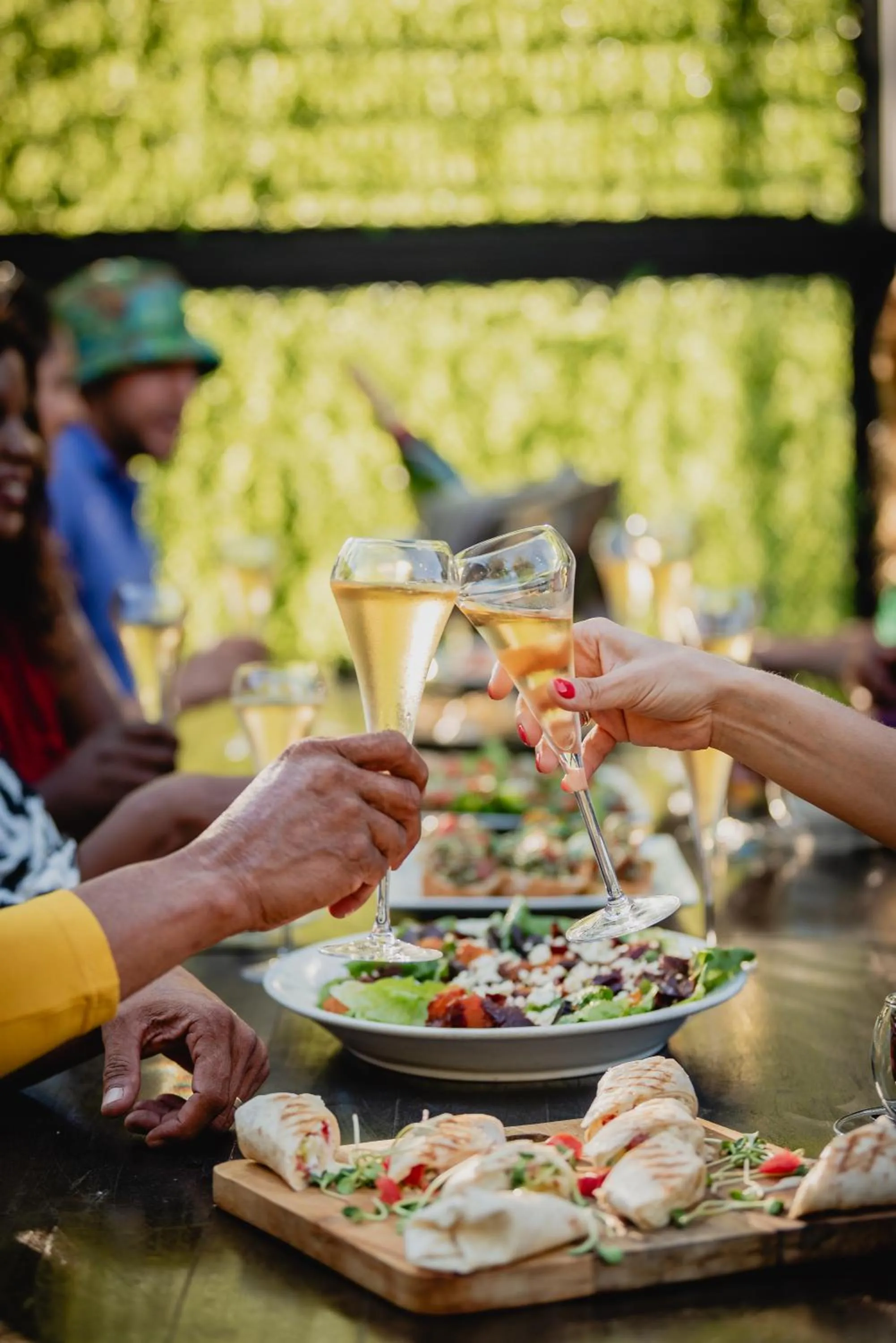 Restaurant/places to eat in Cargo88 Hotel