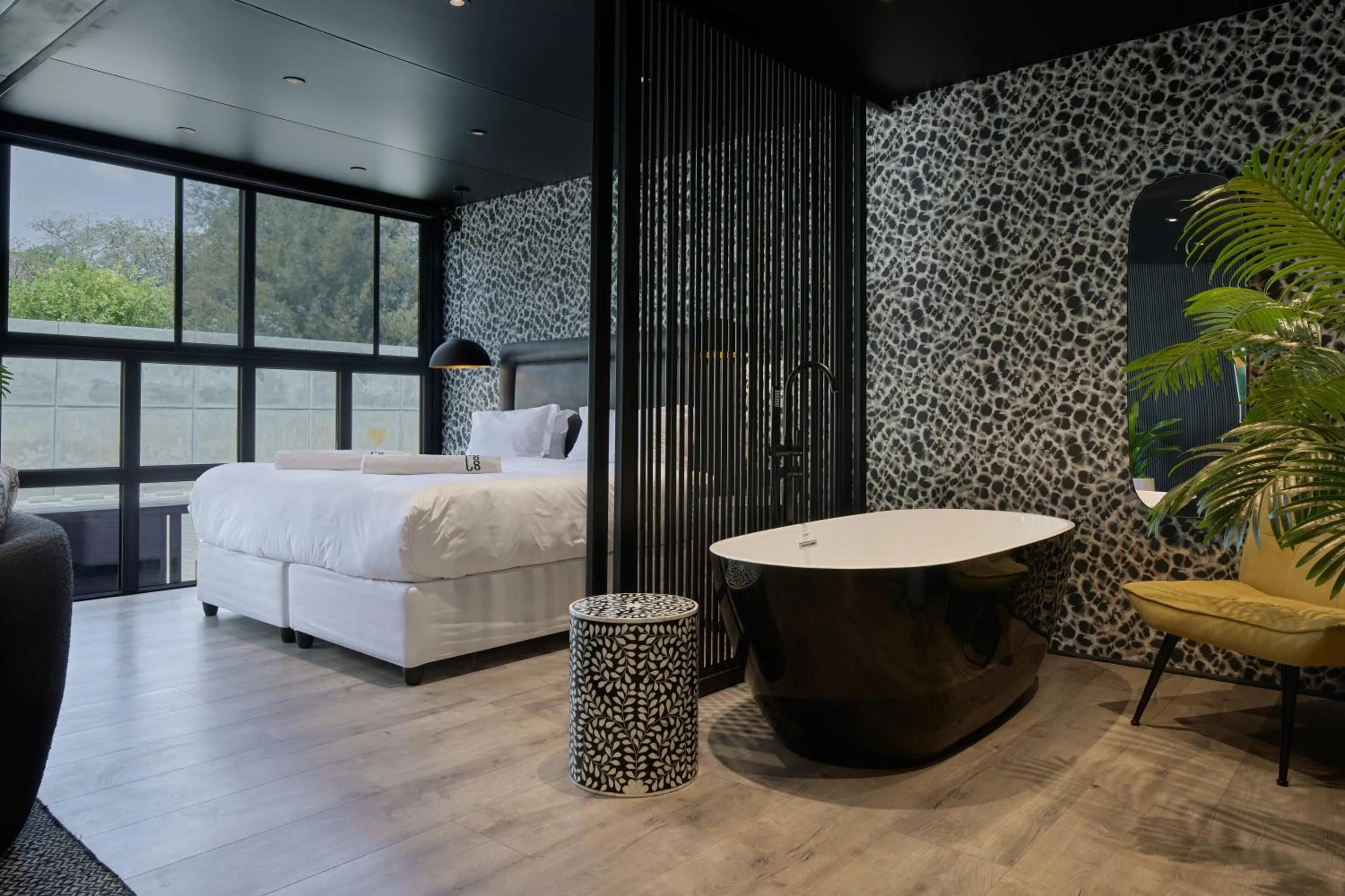 Living room, Bed in Cargo88 Hotel