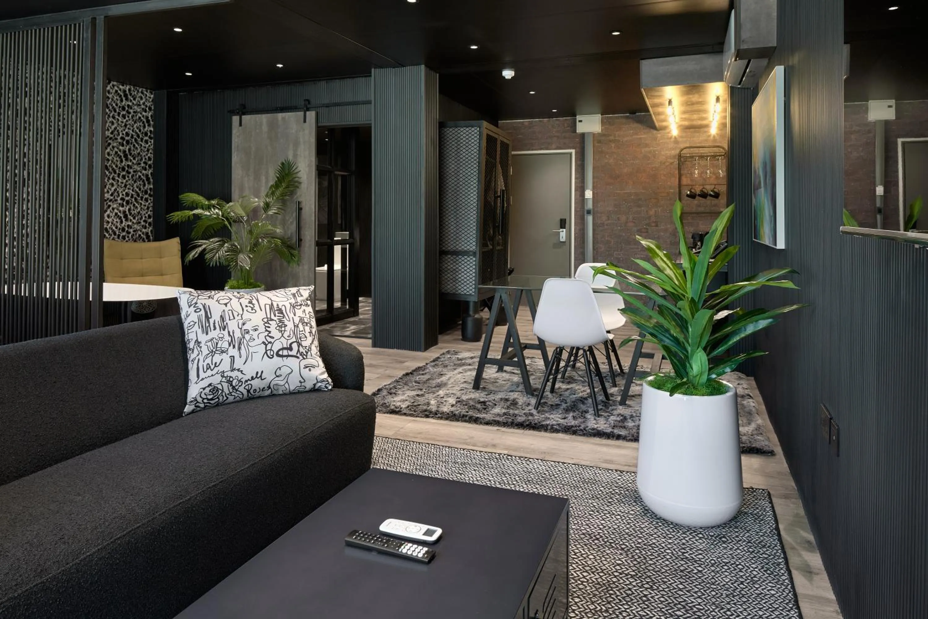 Living room in Cargo88 Hotel