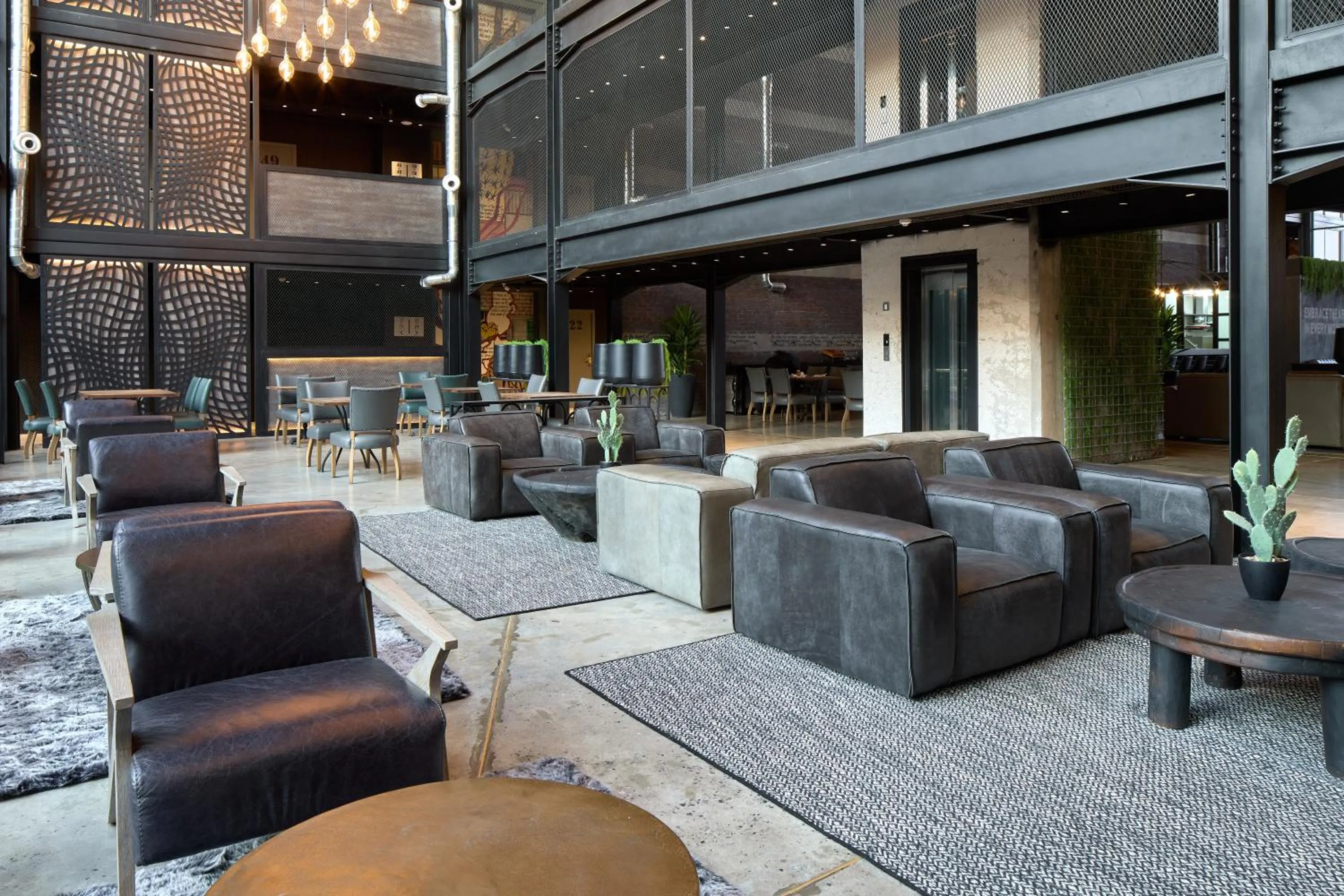 Restaurant/places to eat in Cargo88 Hotel