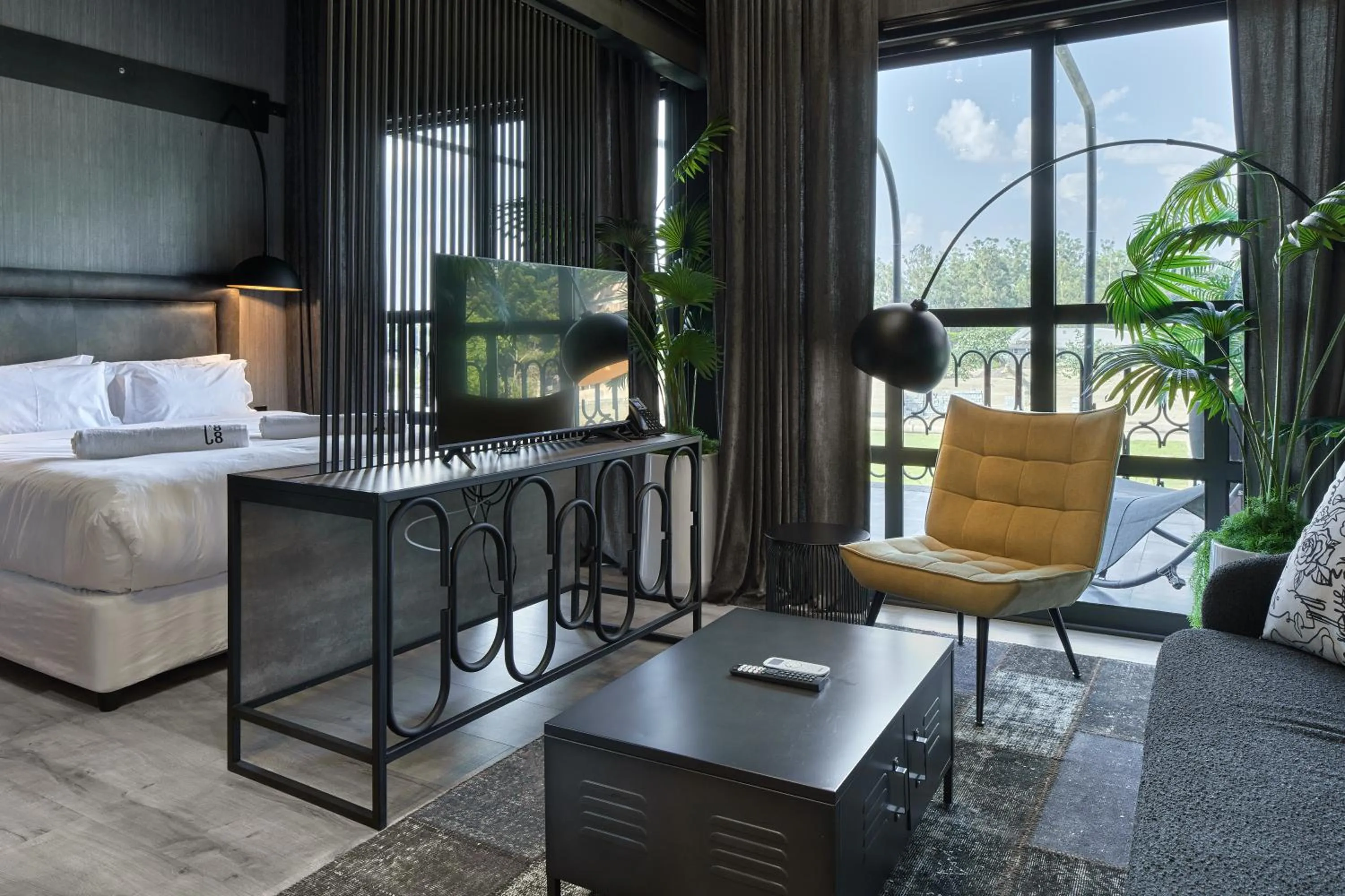 Living room, Bed in Cargo88 Hotel