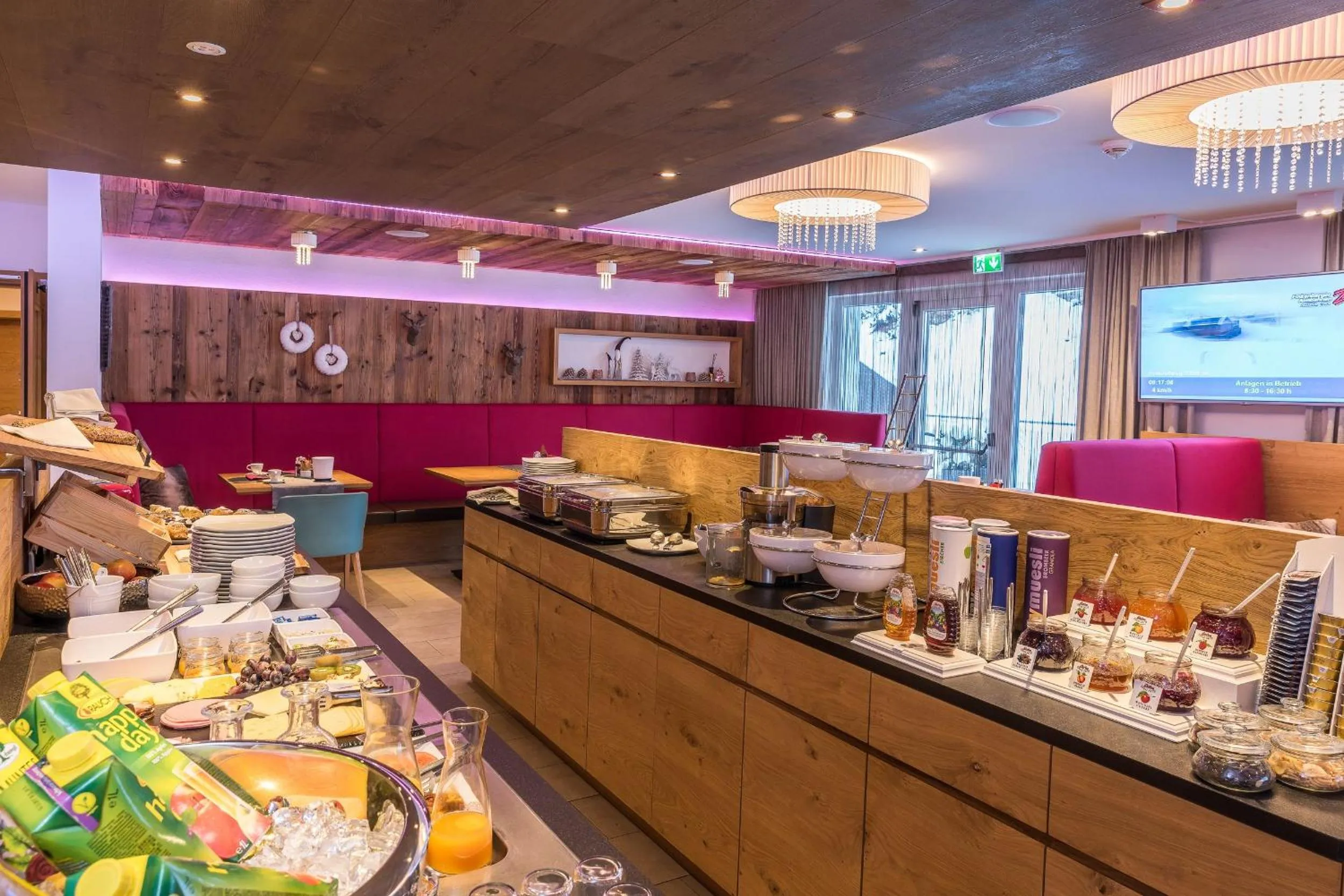 Breakfast in Mountain Resort M&M