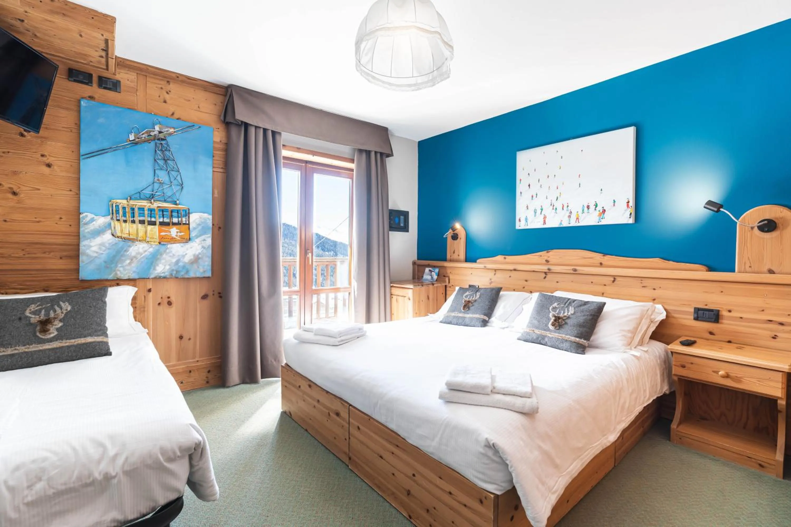 Bedroom, Bed in CHALET DES ALPES