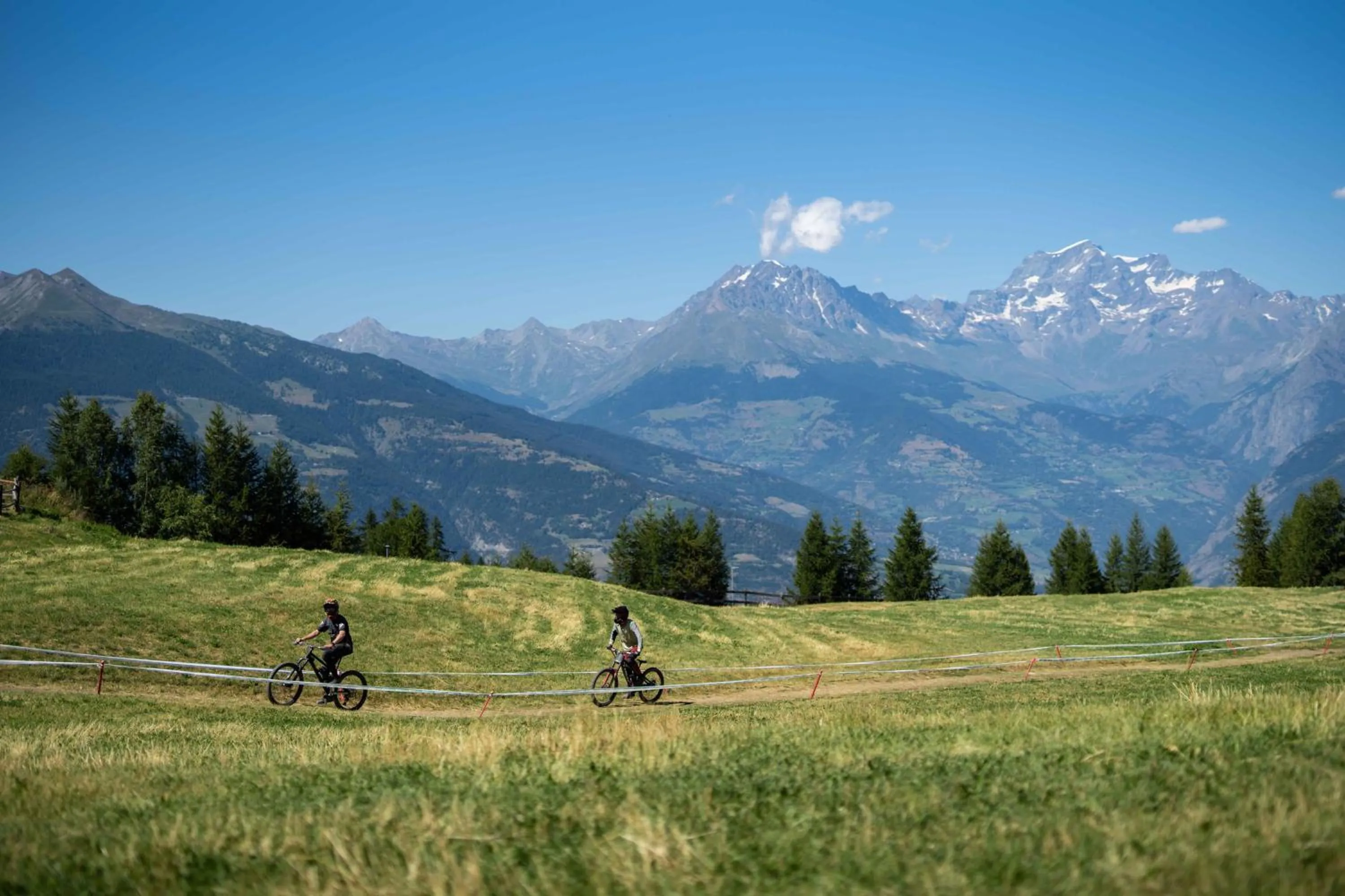 Cycling in CHALET DES ALPES