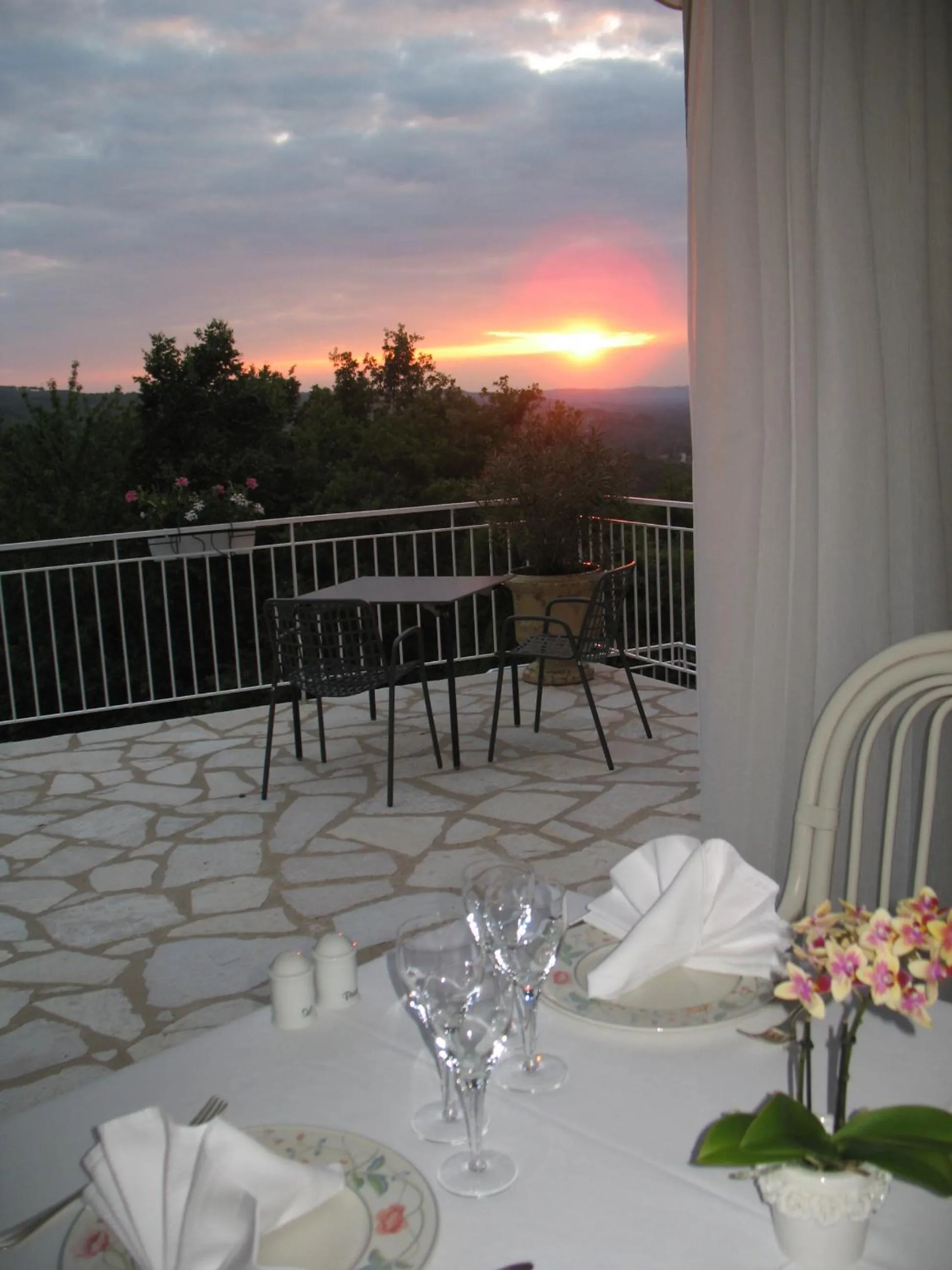 Restaurant/places to eat in Villa Ric