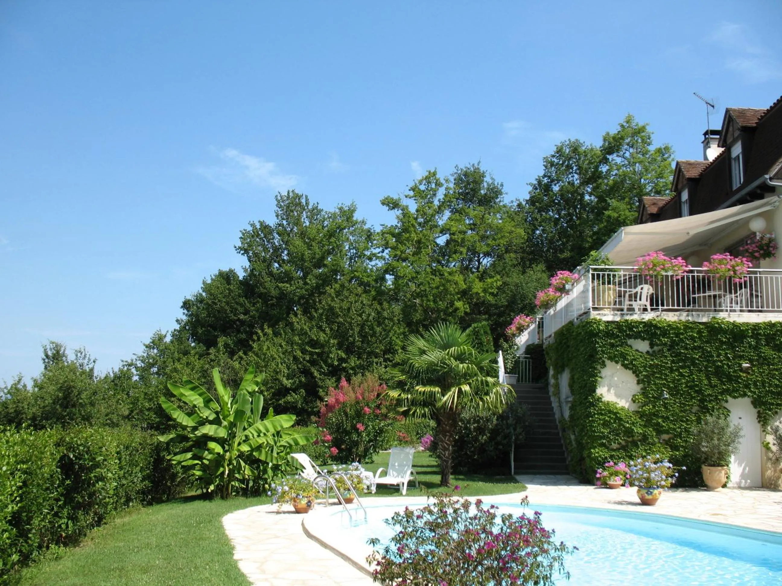 Property building in Villa Ric
