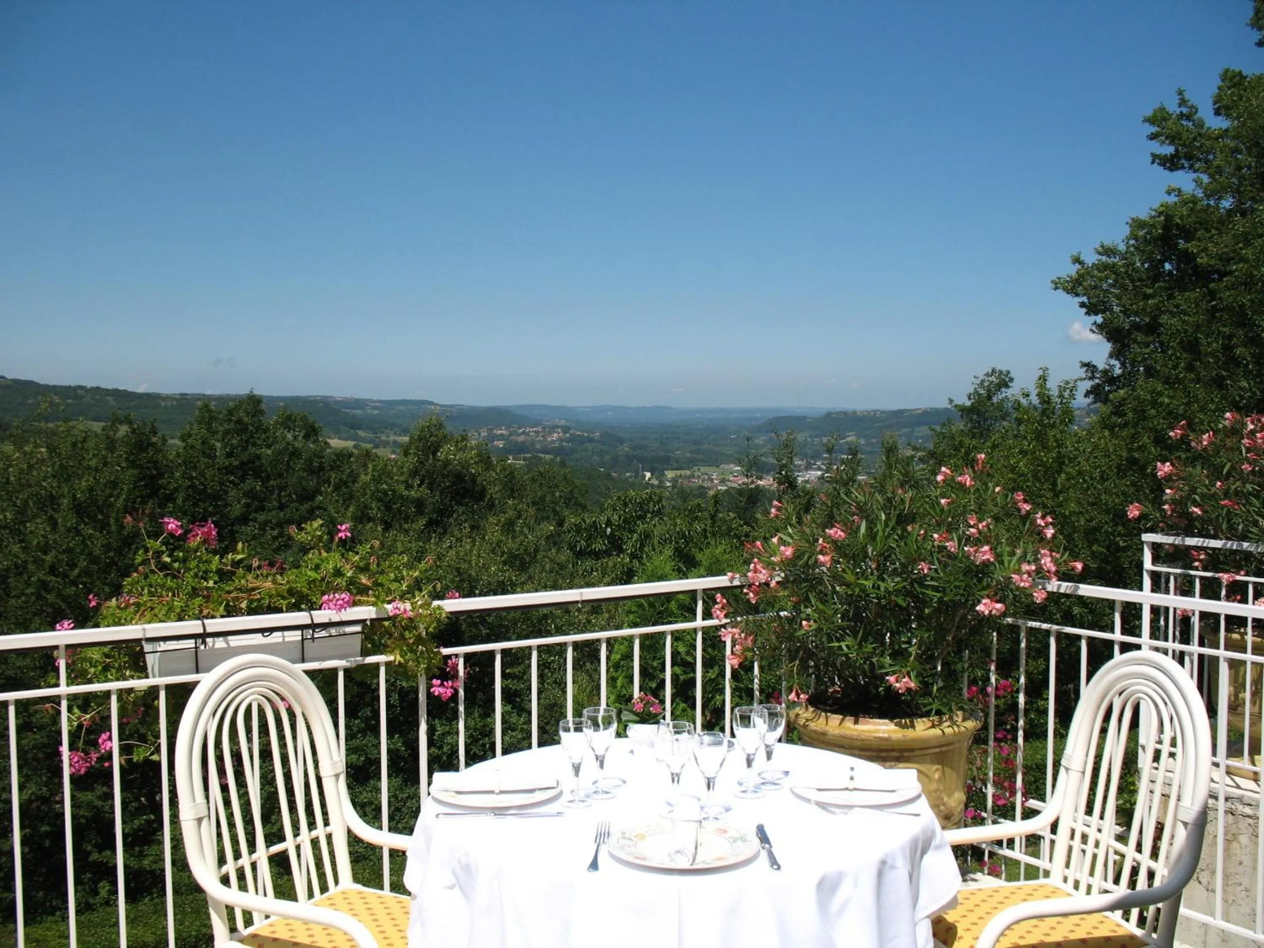 Restaurant/places to eat in Villa Ric