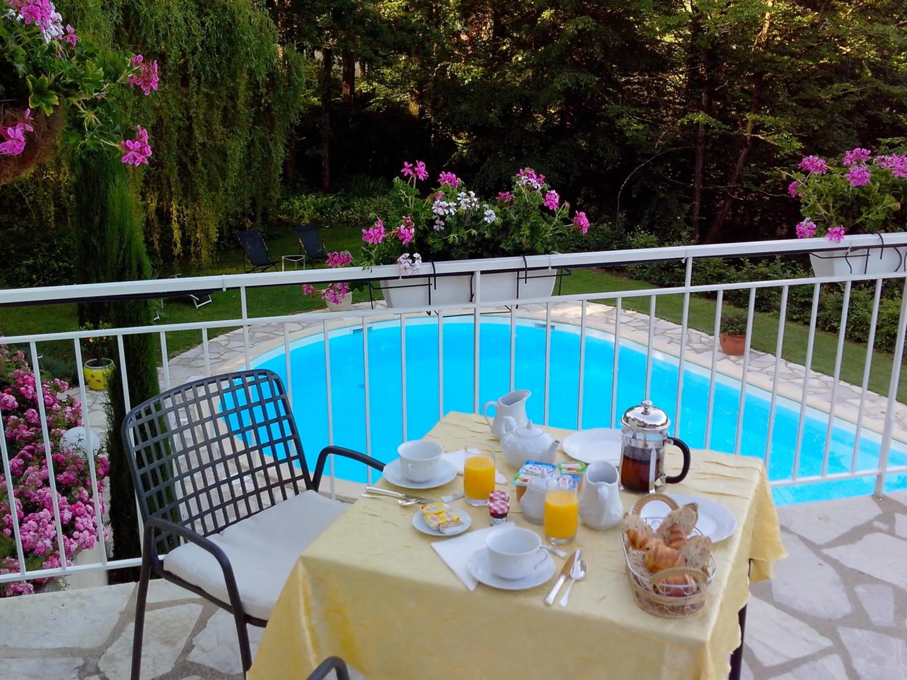 Restaurant/places to eat in Villa Ric
