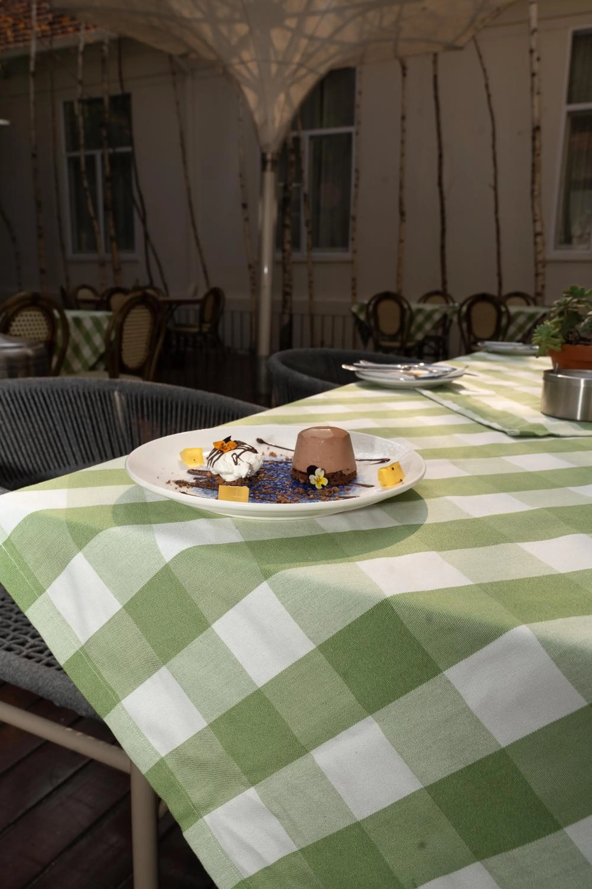 Restaurant/places to eat in The Monarch Hotel