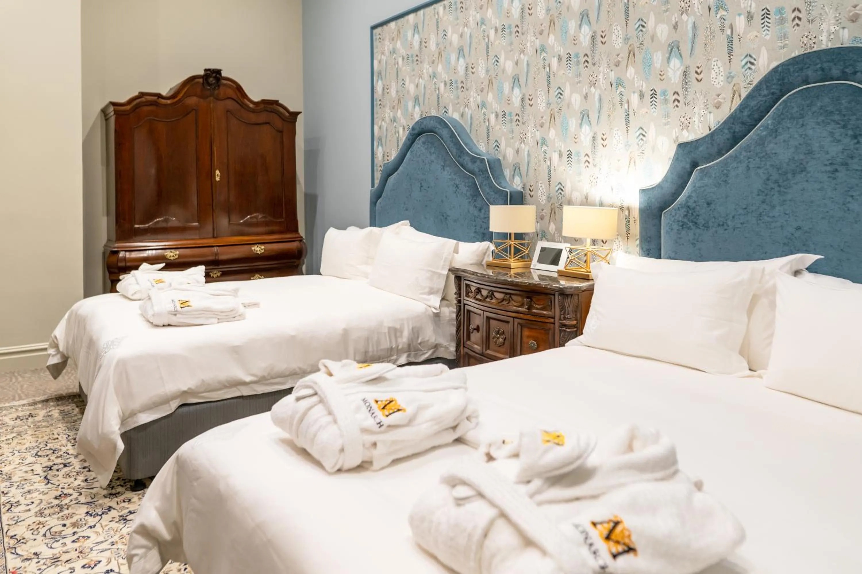 Bedroom, Bed in The Monarch Hotel