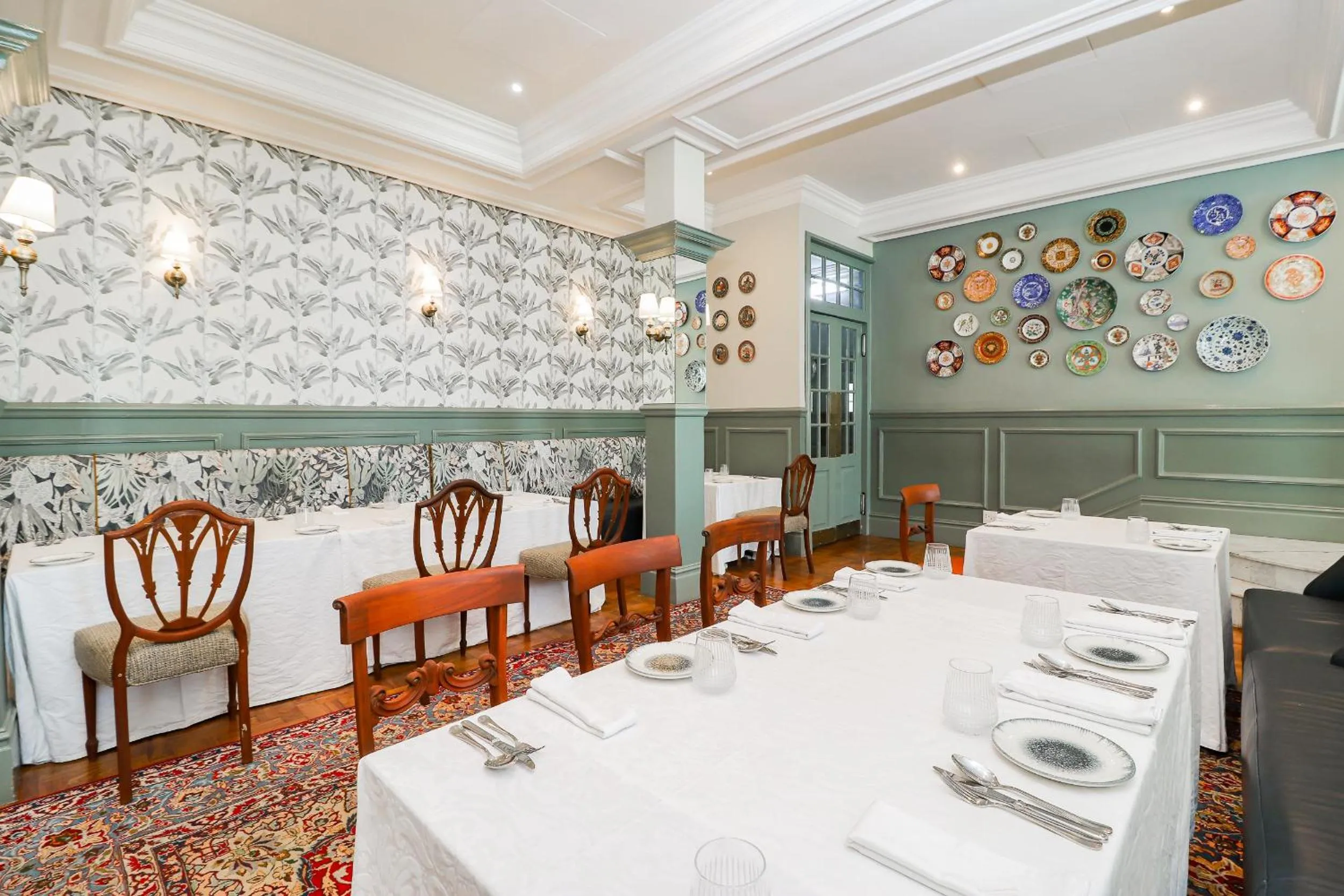 Restaurant/places to eat in The Monarch Hotel