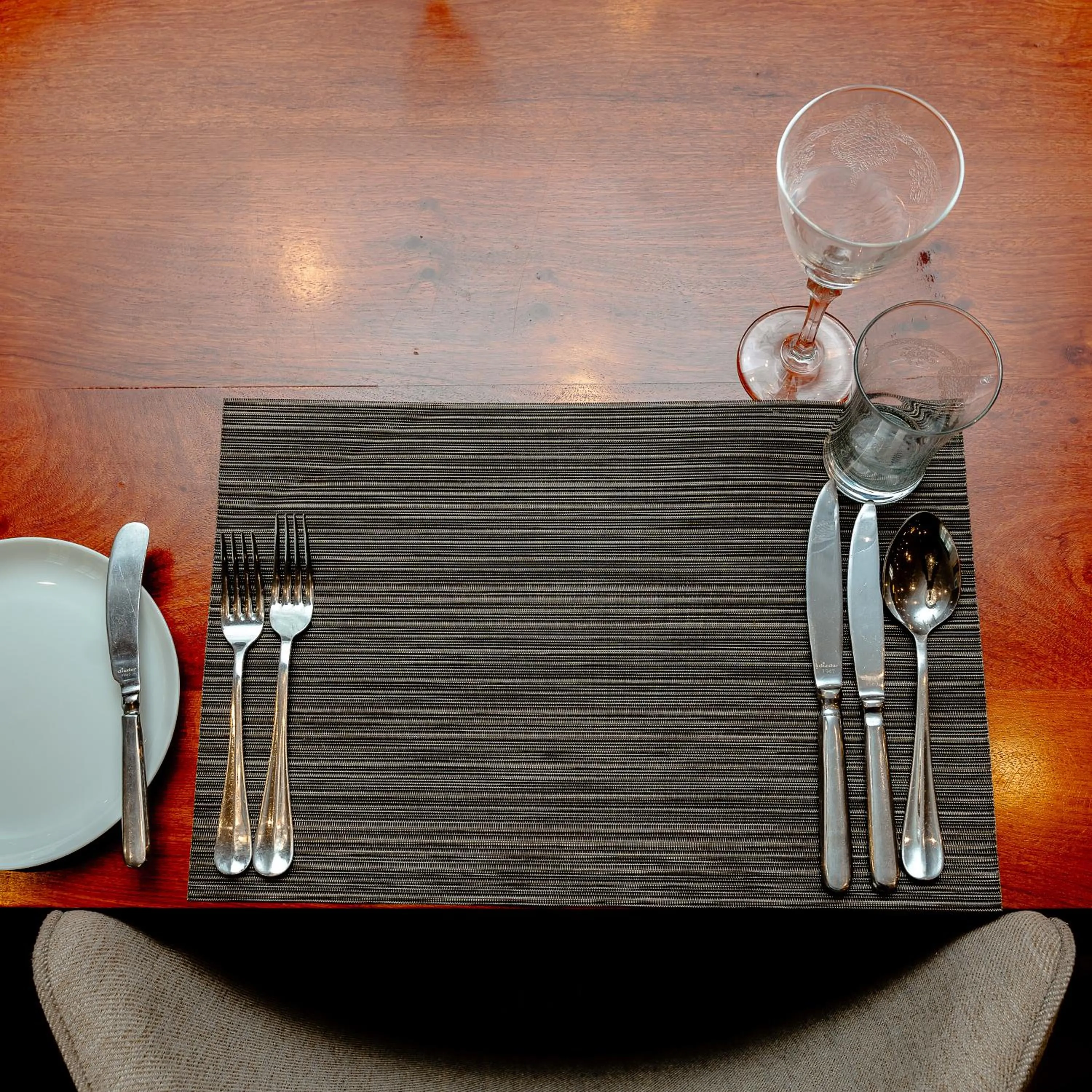 Food and drinks in The Monarch Hotel