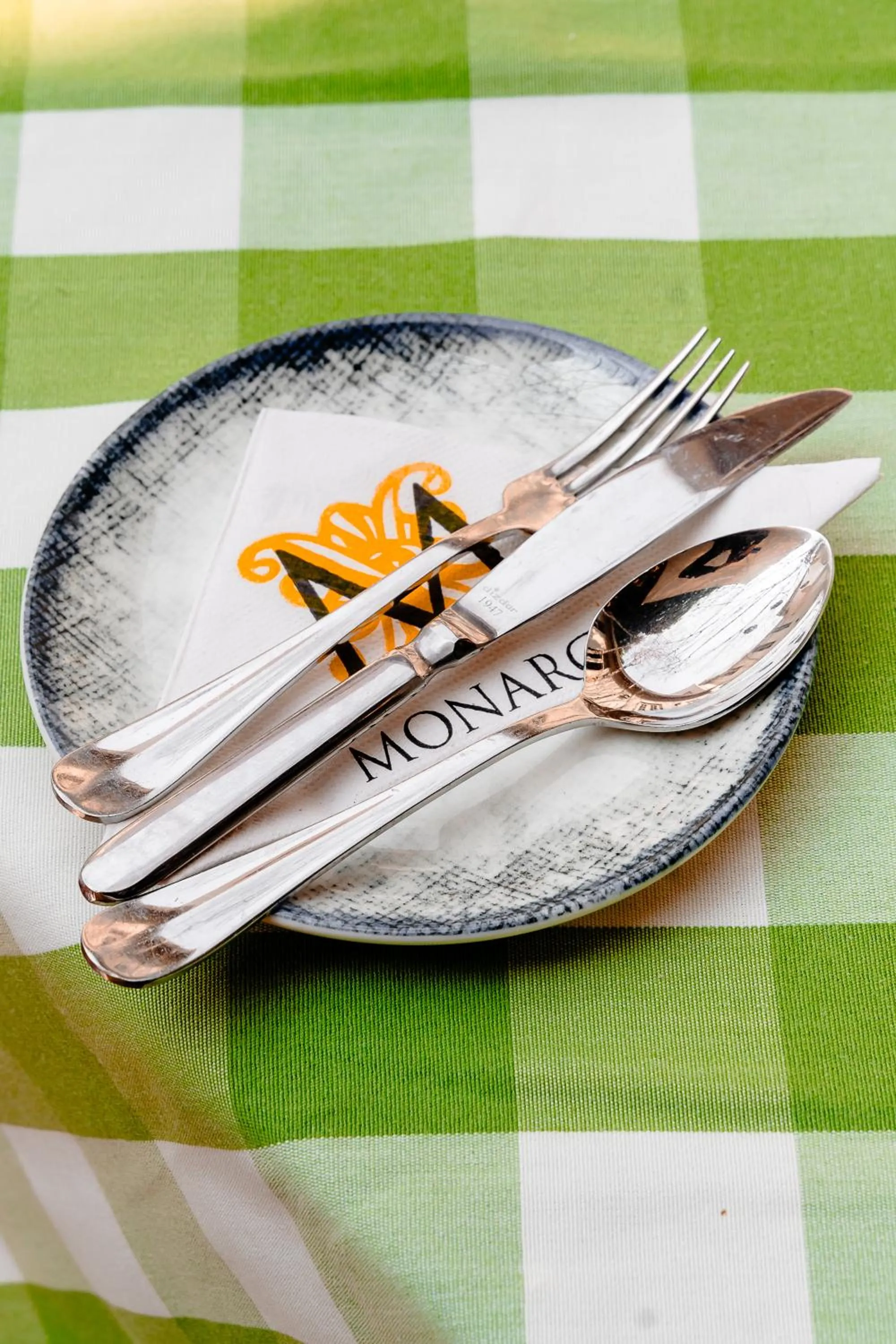 Food and drinks in The Monarch Hotel