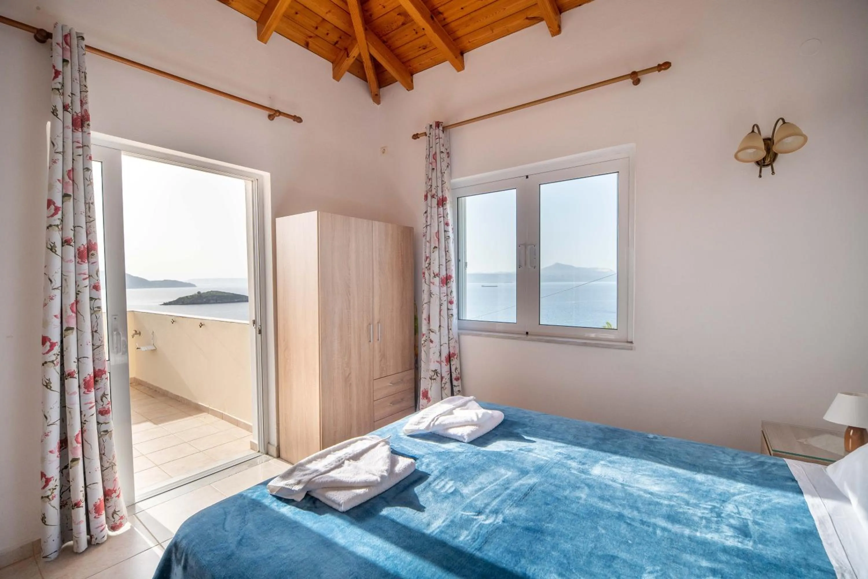 Bed in Manos Apartments