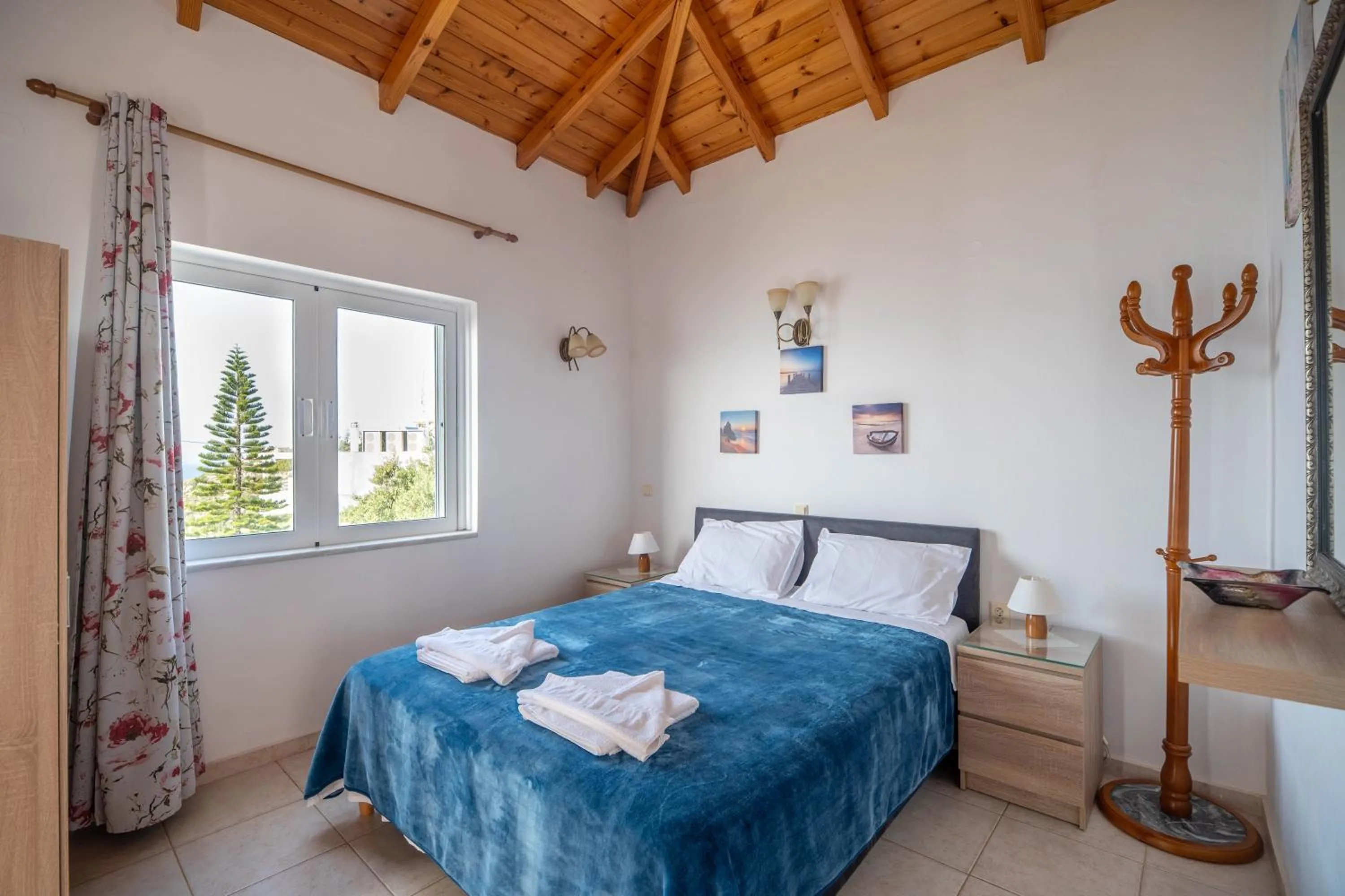 Bedroom, Bed in Manos Apartments