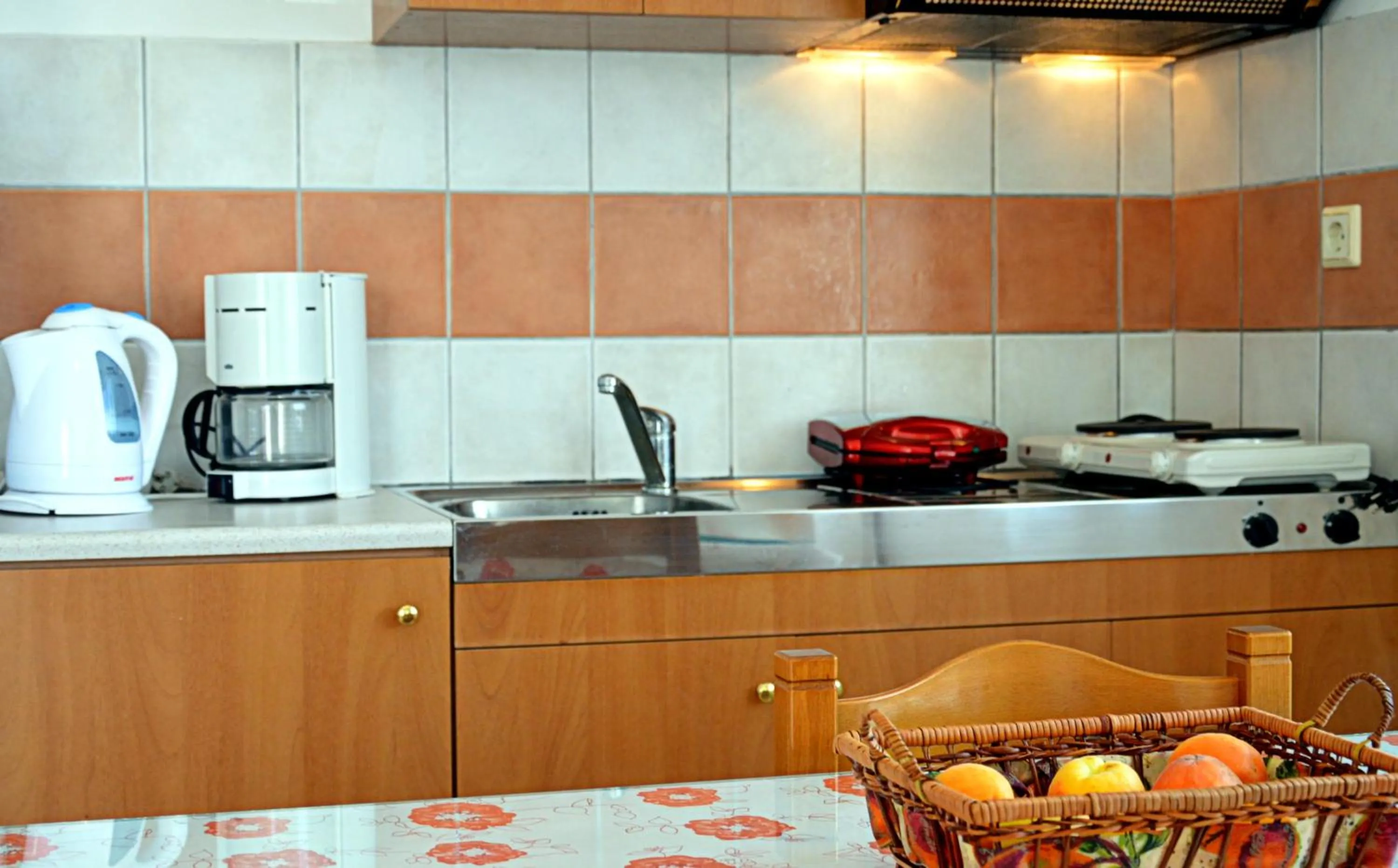 Coffee/tea facilities in Manos Apartments