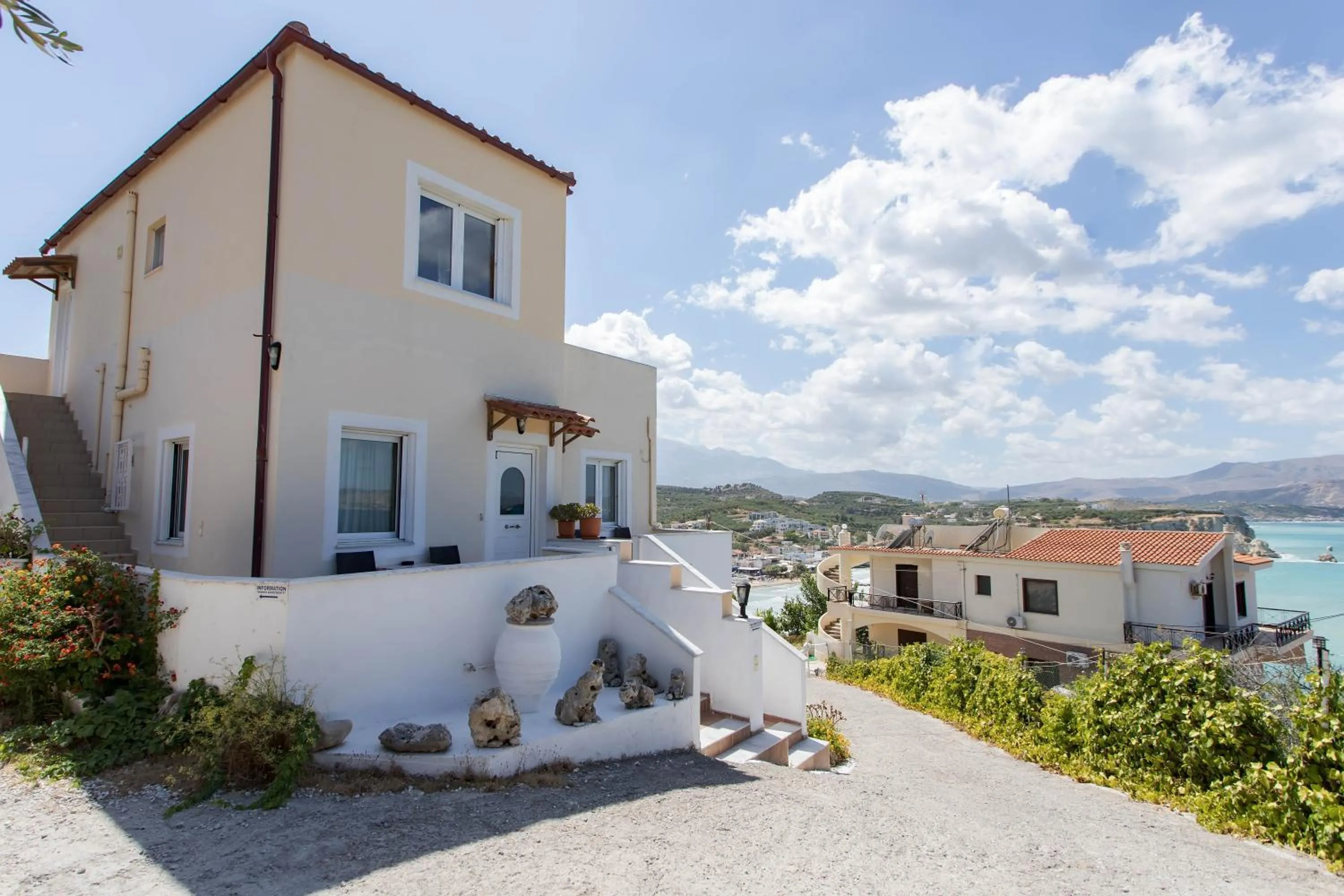 Facade/entrance in Manos Apartments