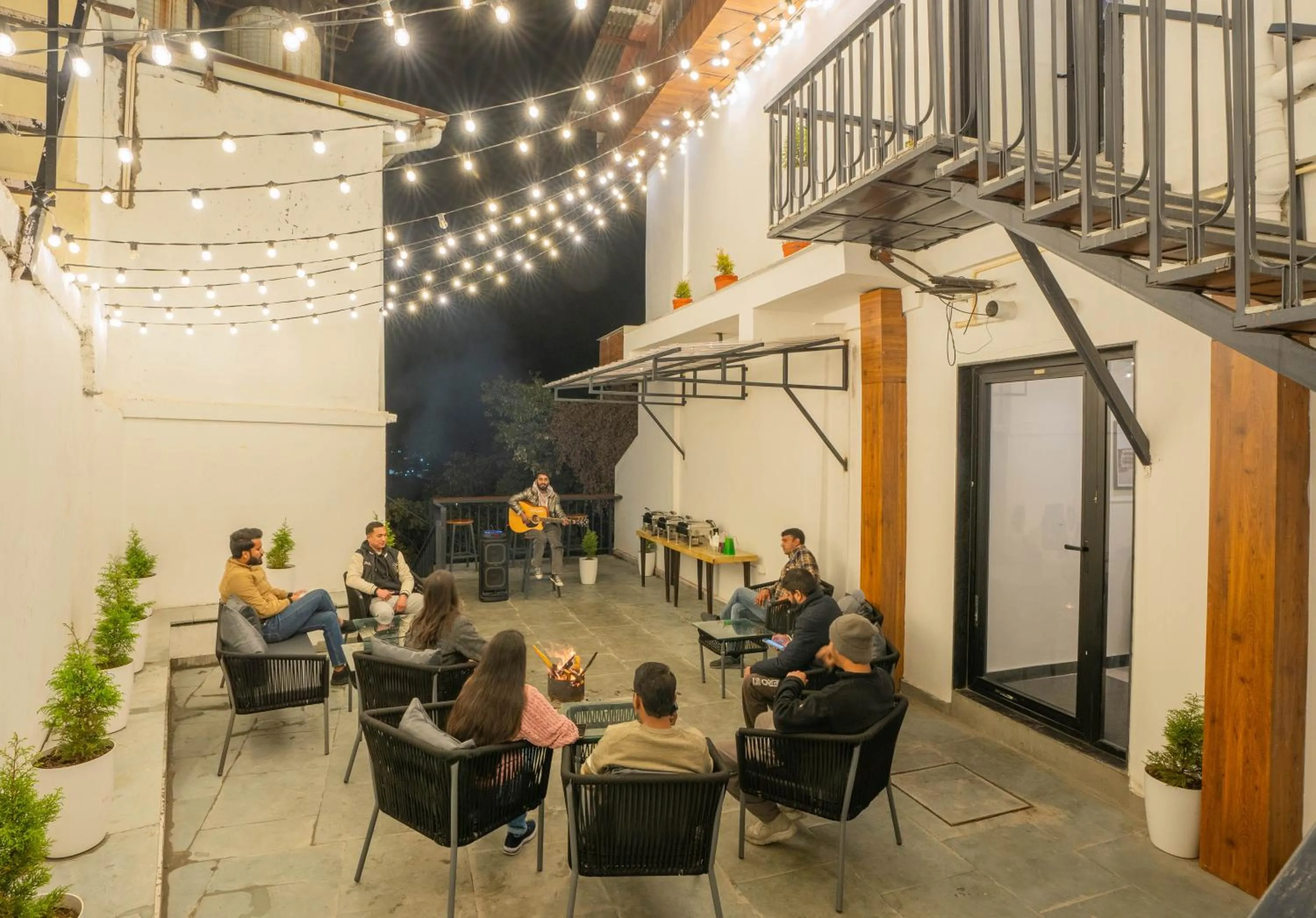 Restaurant/places to eat in Perfectstayz Premium Westend at Mall Road