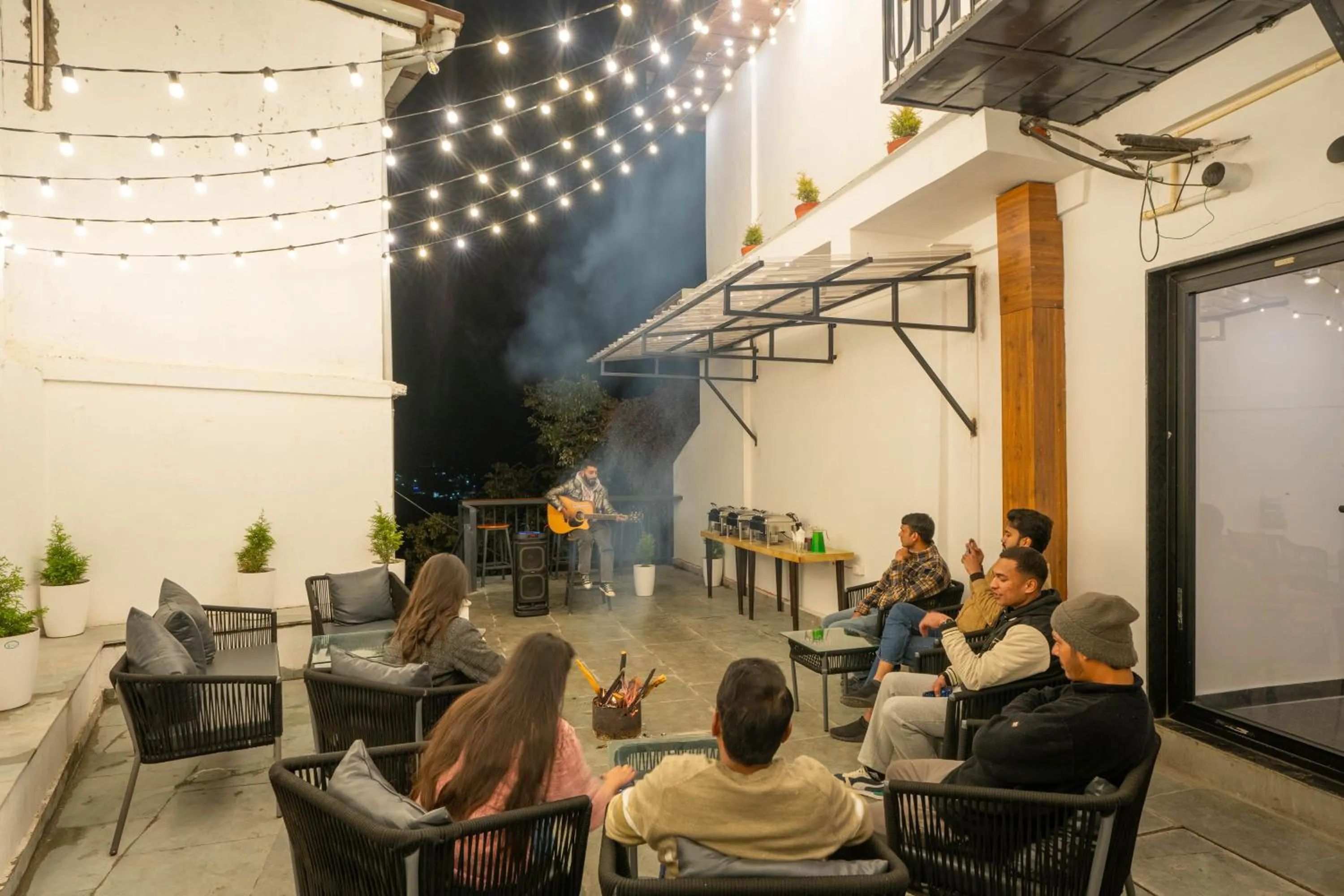 Restaurant/places to eat in Perfectstayz Premium Westend at Mall Road