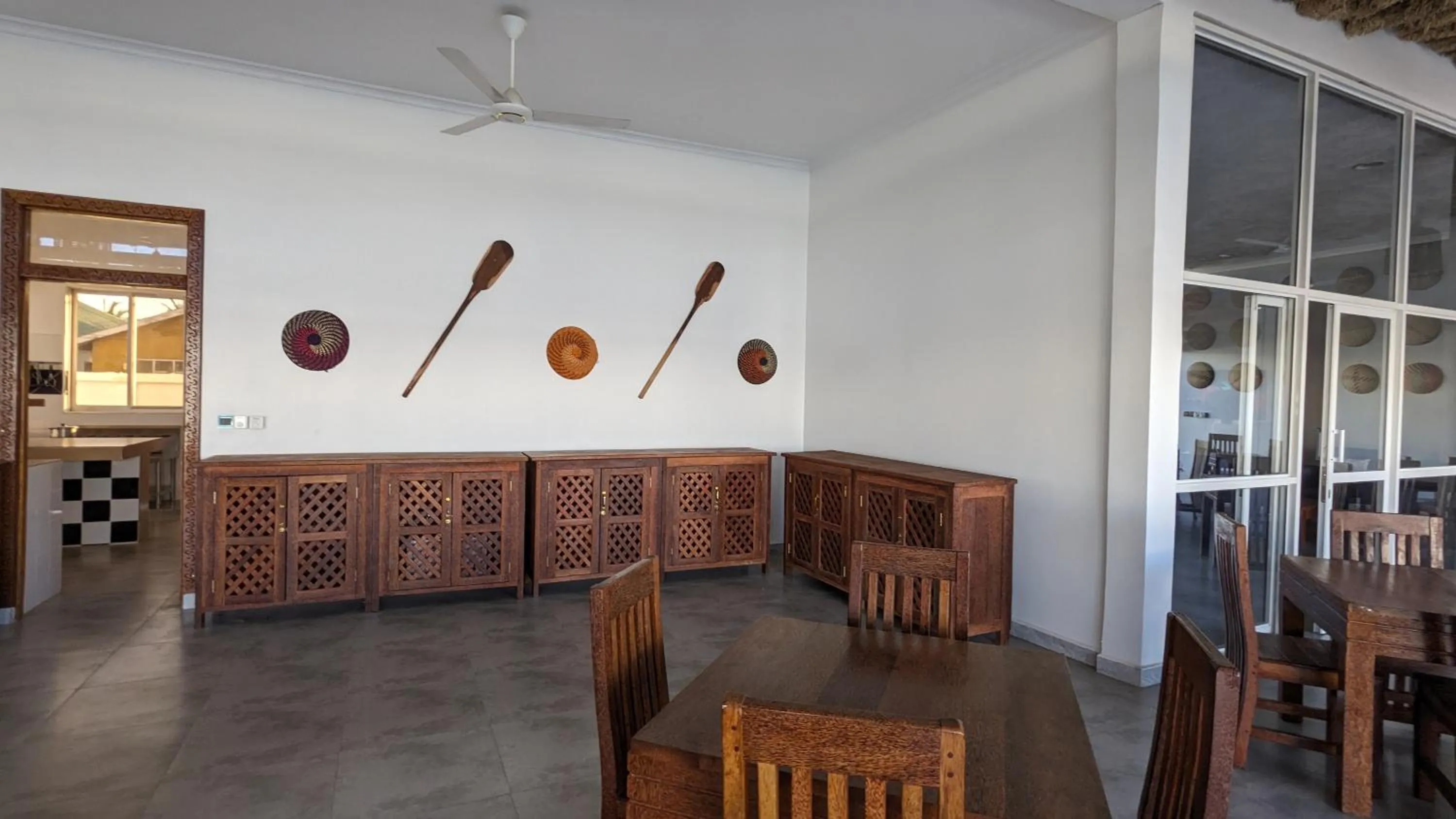 Restaurant/places to eat in Mafia Dream Hotel