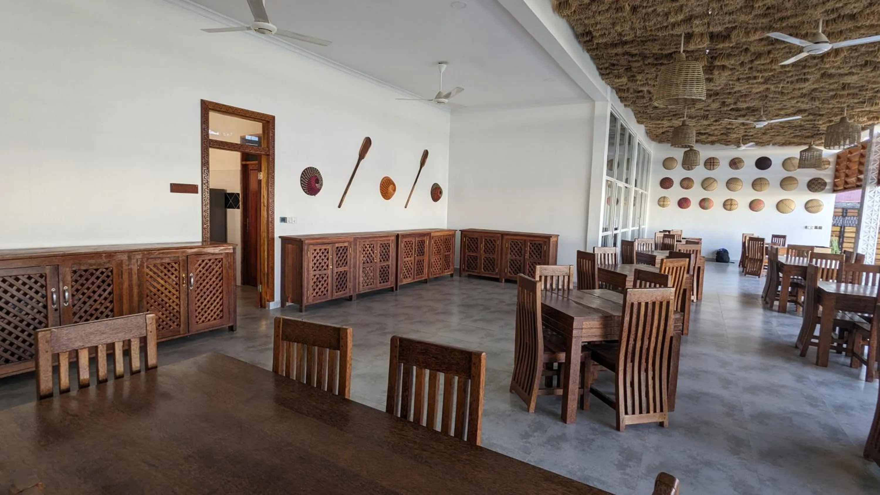 Restaurant/places to eat in Mafia Dream Hotel