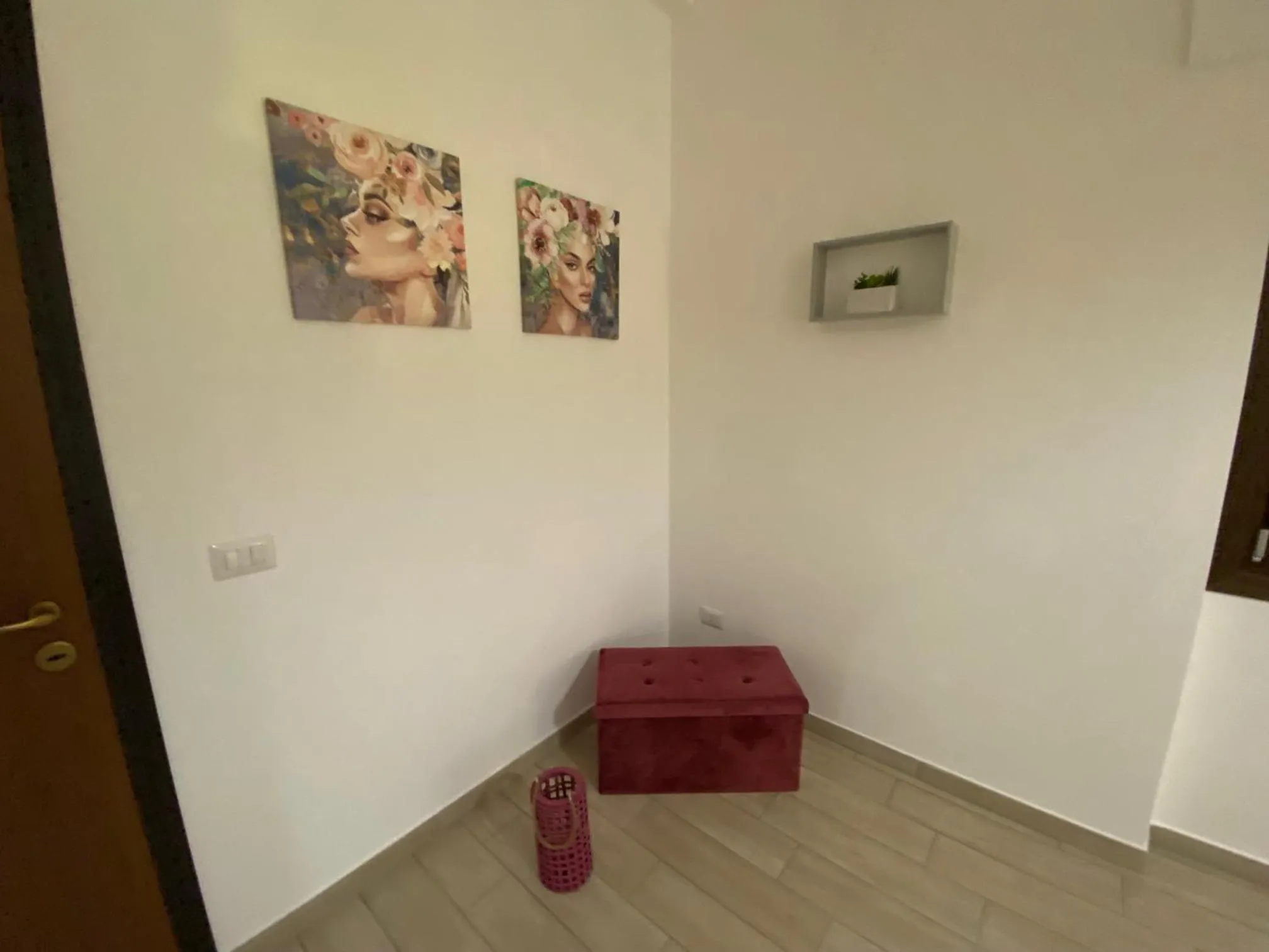 Decorative detail in Le casette di Frà Studios