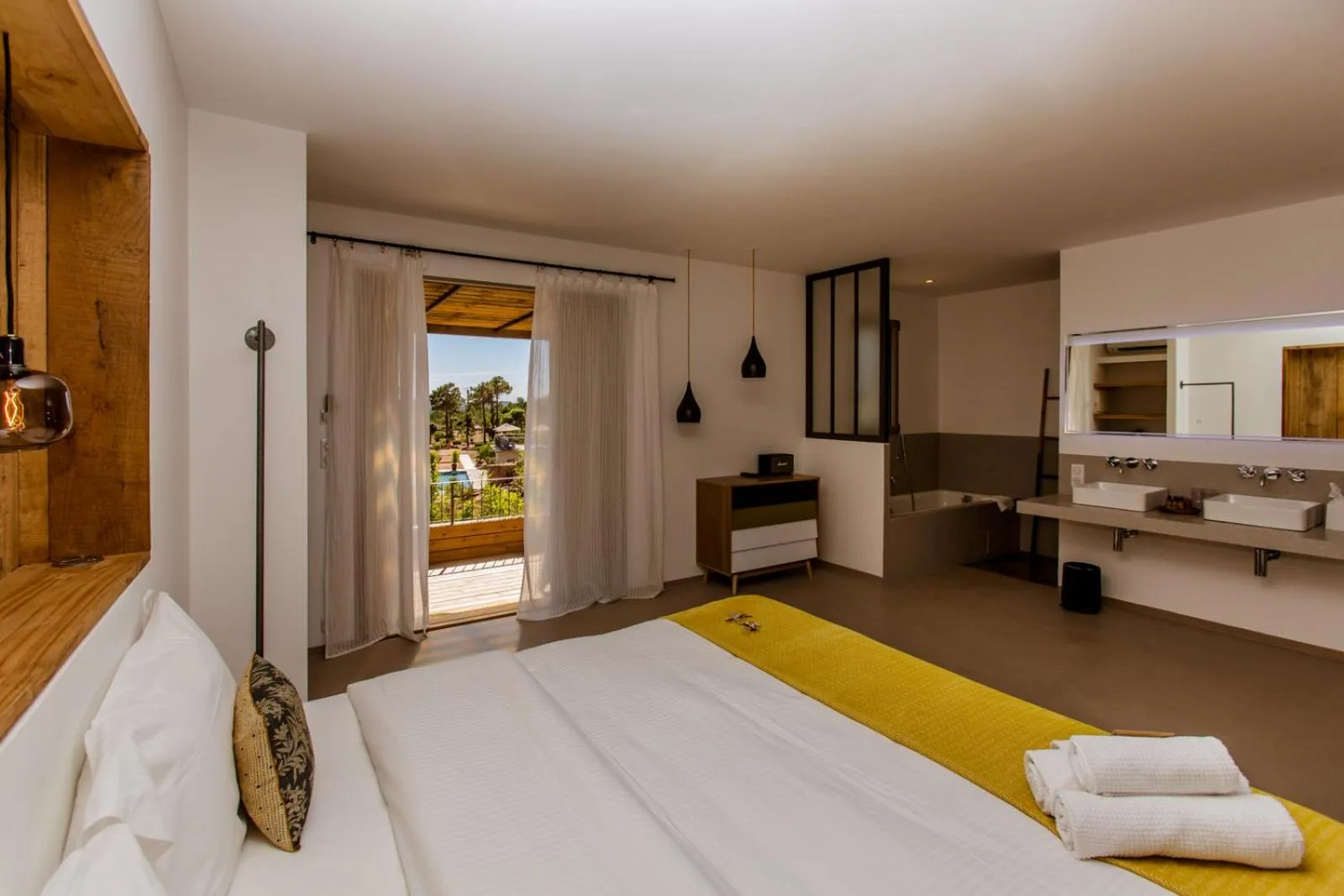 Bedroom in Hotel Les Chambres de Mila Bonifacio