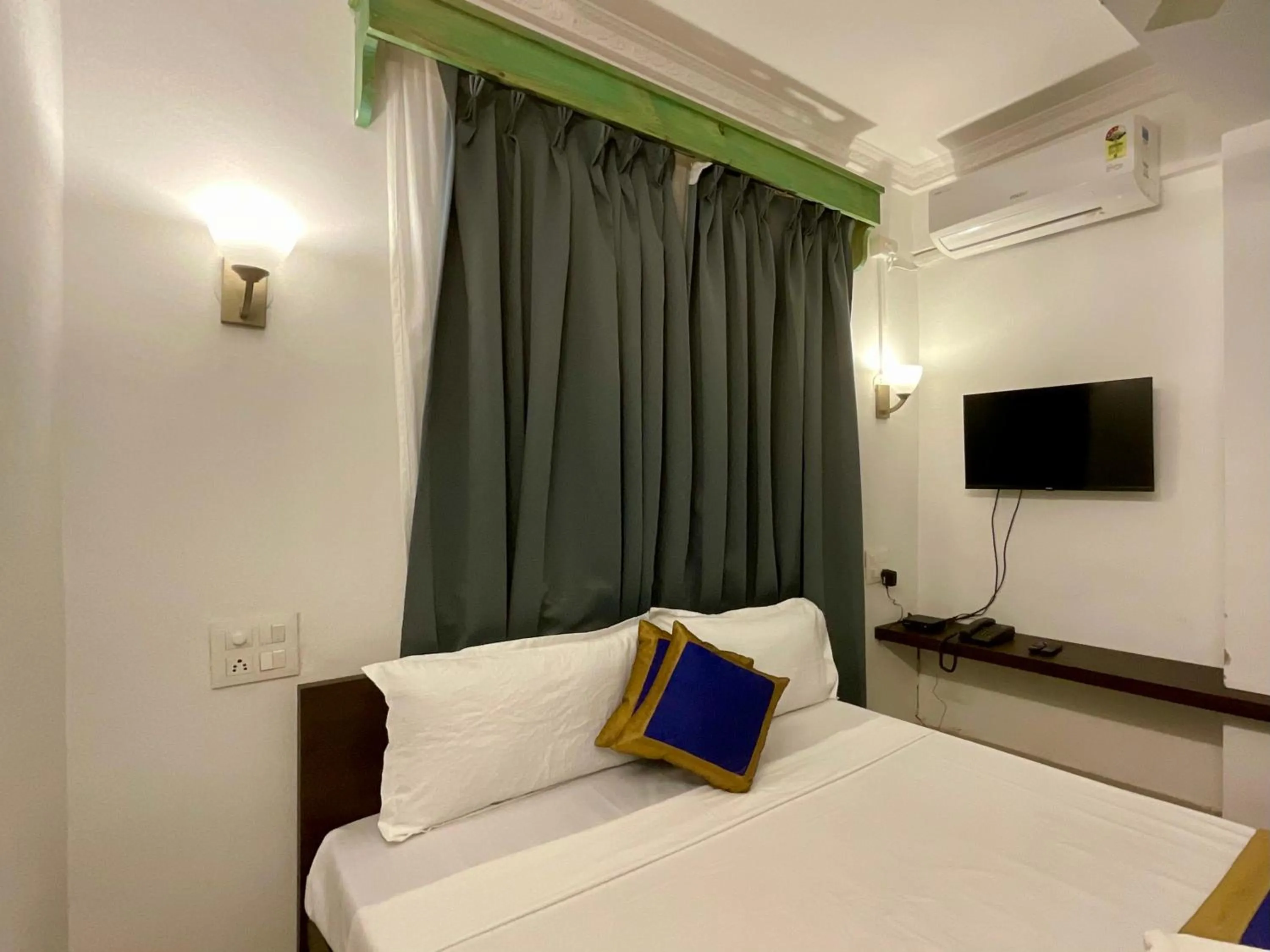 TV and multimedia, Bed in Nagas Hotel Satyavati Morjim