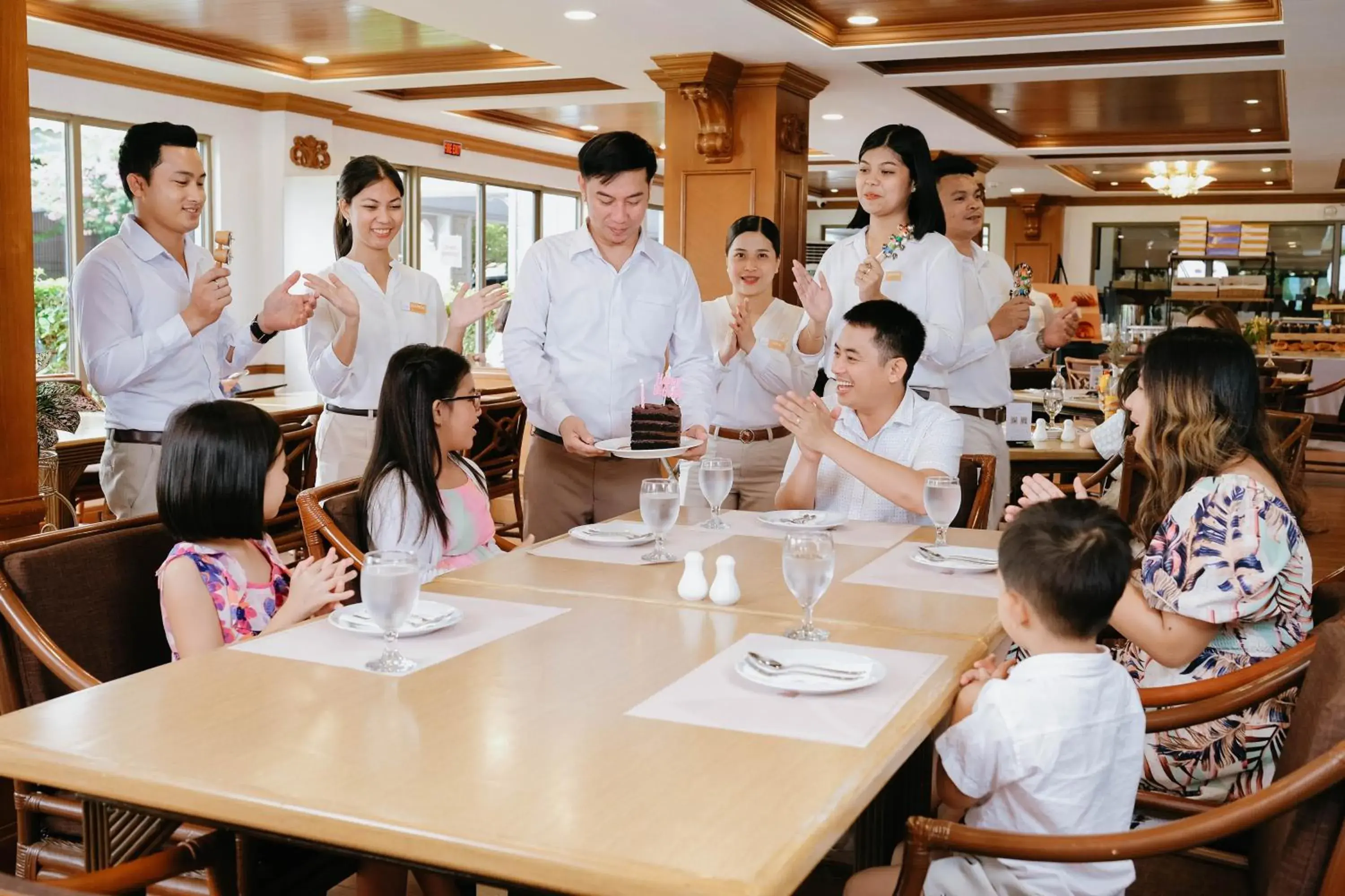 Restaurant/places to eat in The Suites At Mount Malarayat Restaurant/places to eat in The Suites At Mount Malarayat