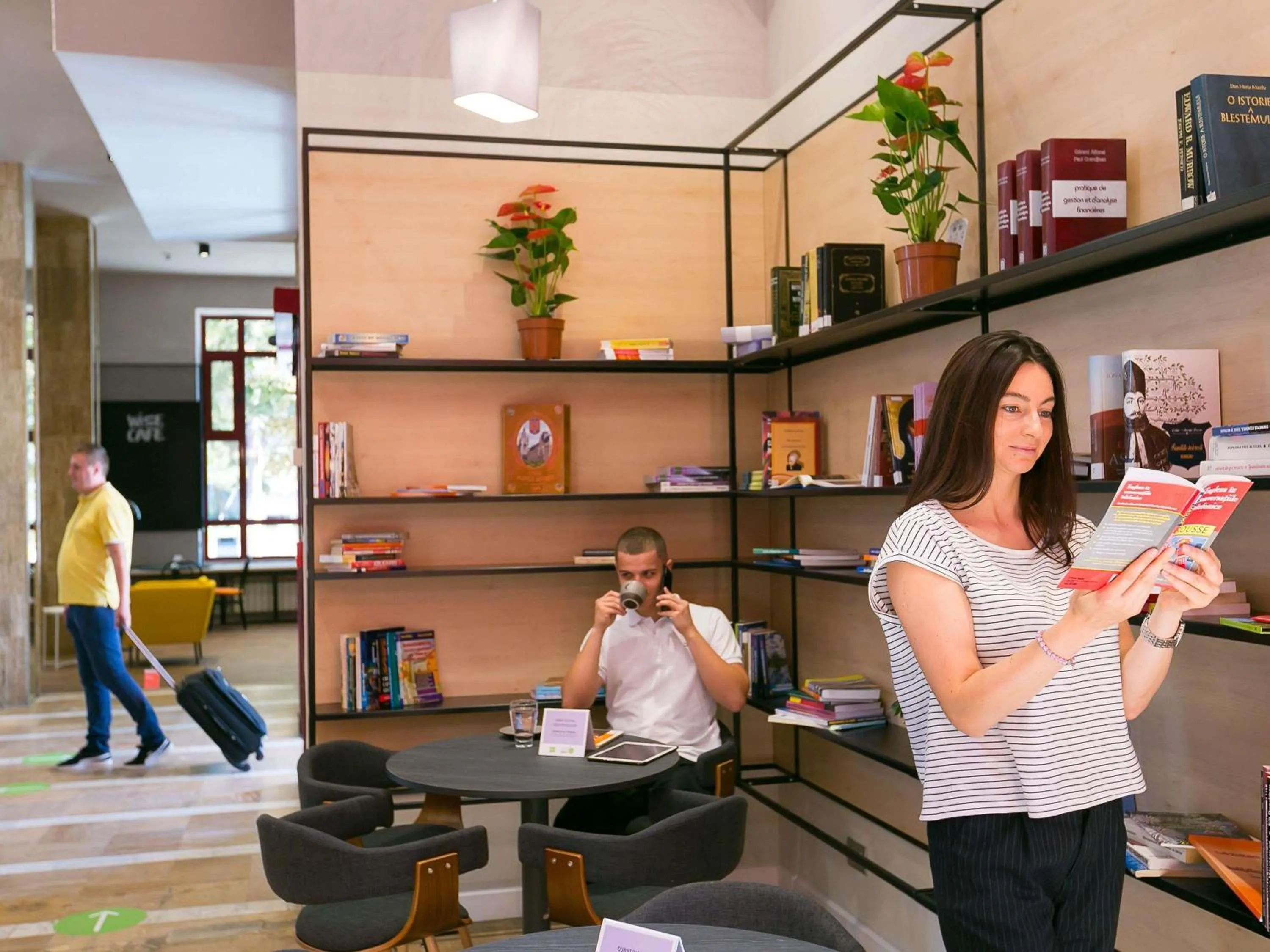 Lounge or bar in ibis Styles Dunarea Galati